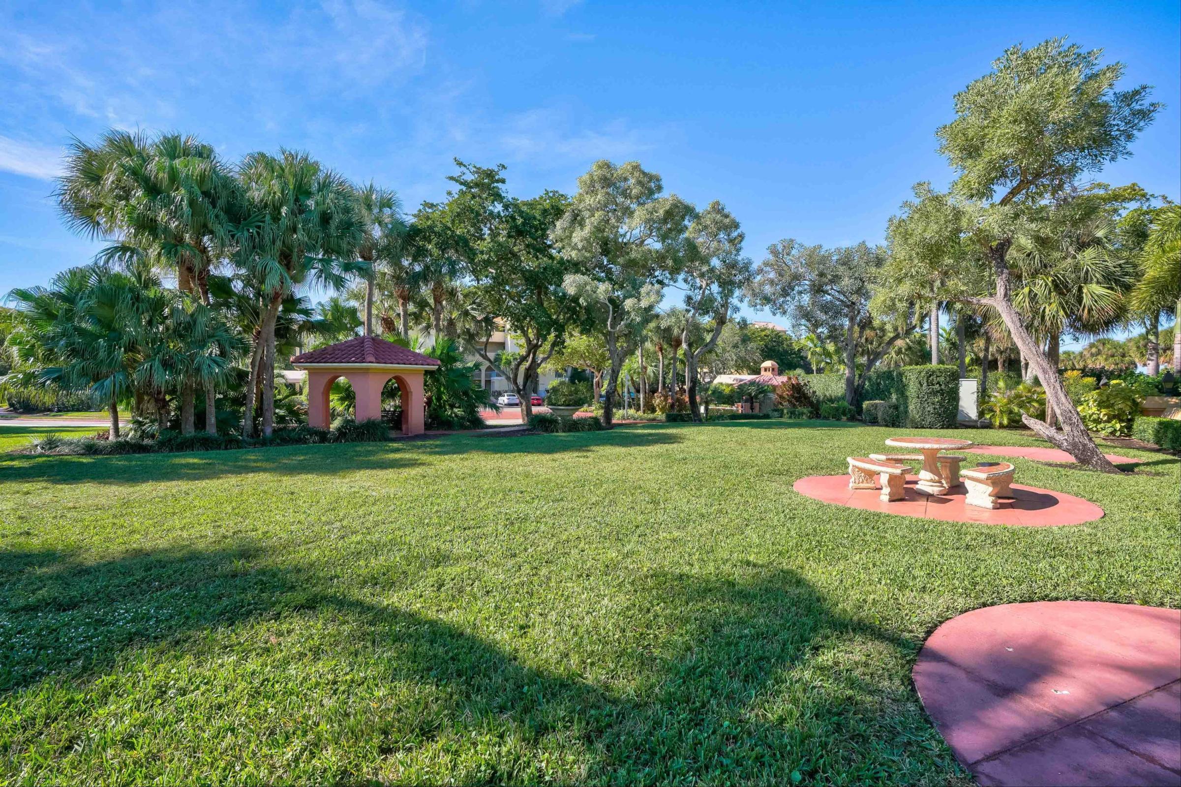 300 Uno Lago Drive 305