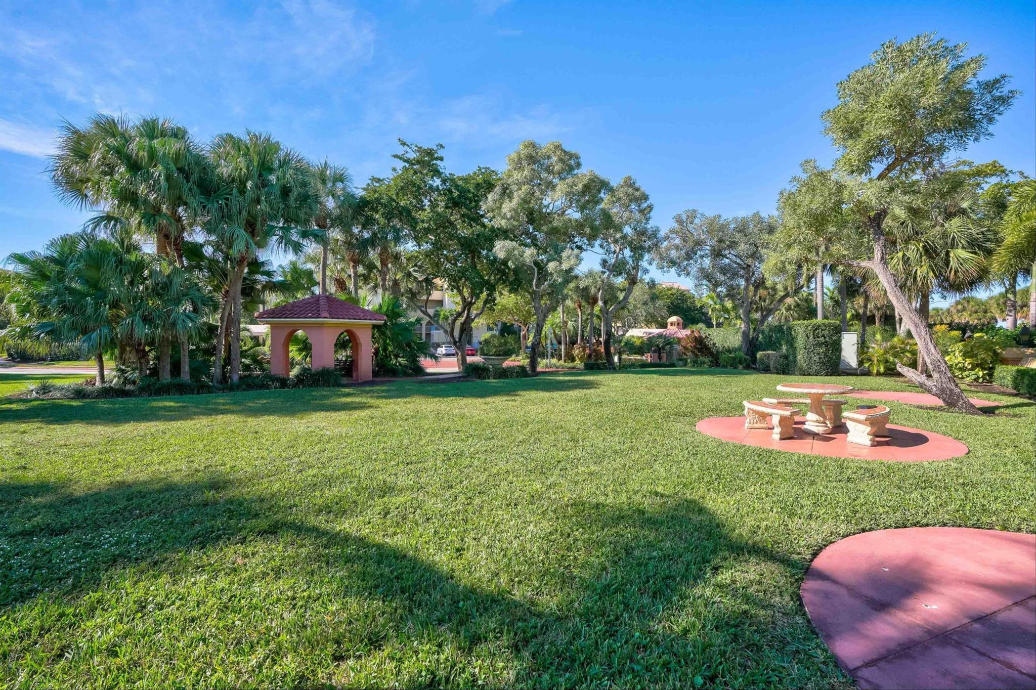 300 Uno Lago Drive 305