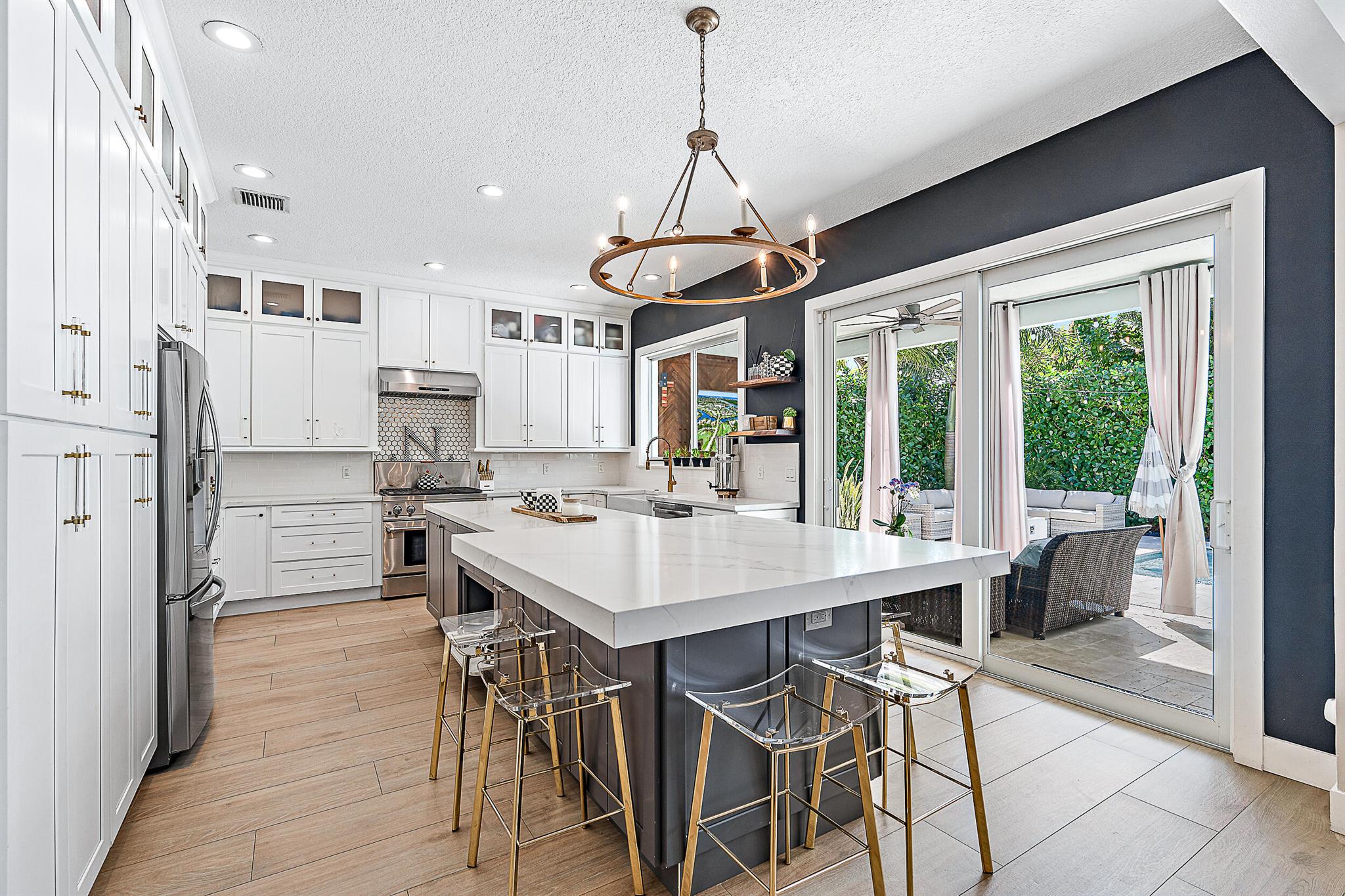 345 Kingfisher Drive