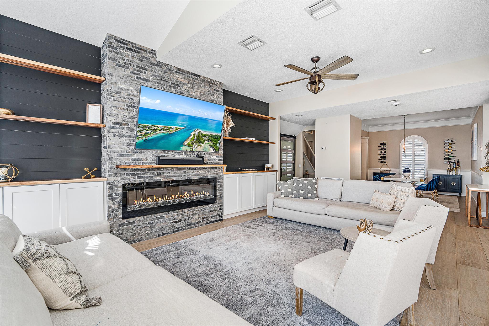 345 Kingfisher Drive