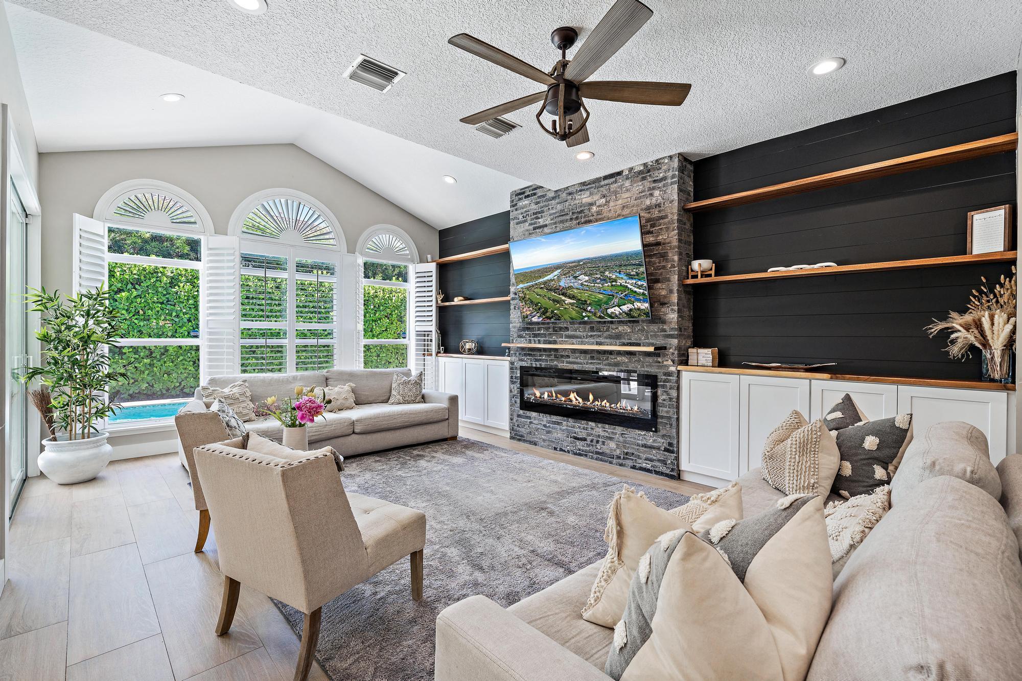 345 Kingfisher Drive