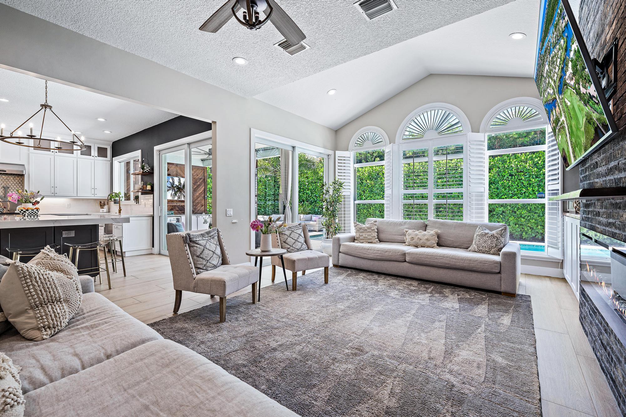 345 Kingfisher Drive