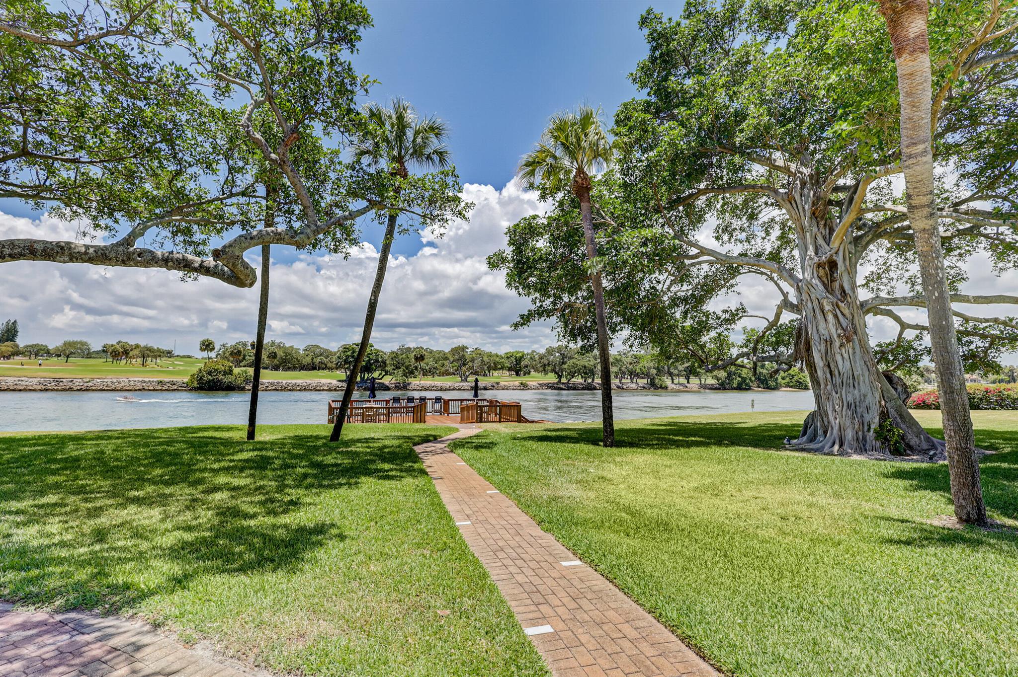 304 Golfview Road Ph7