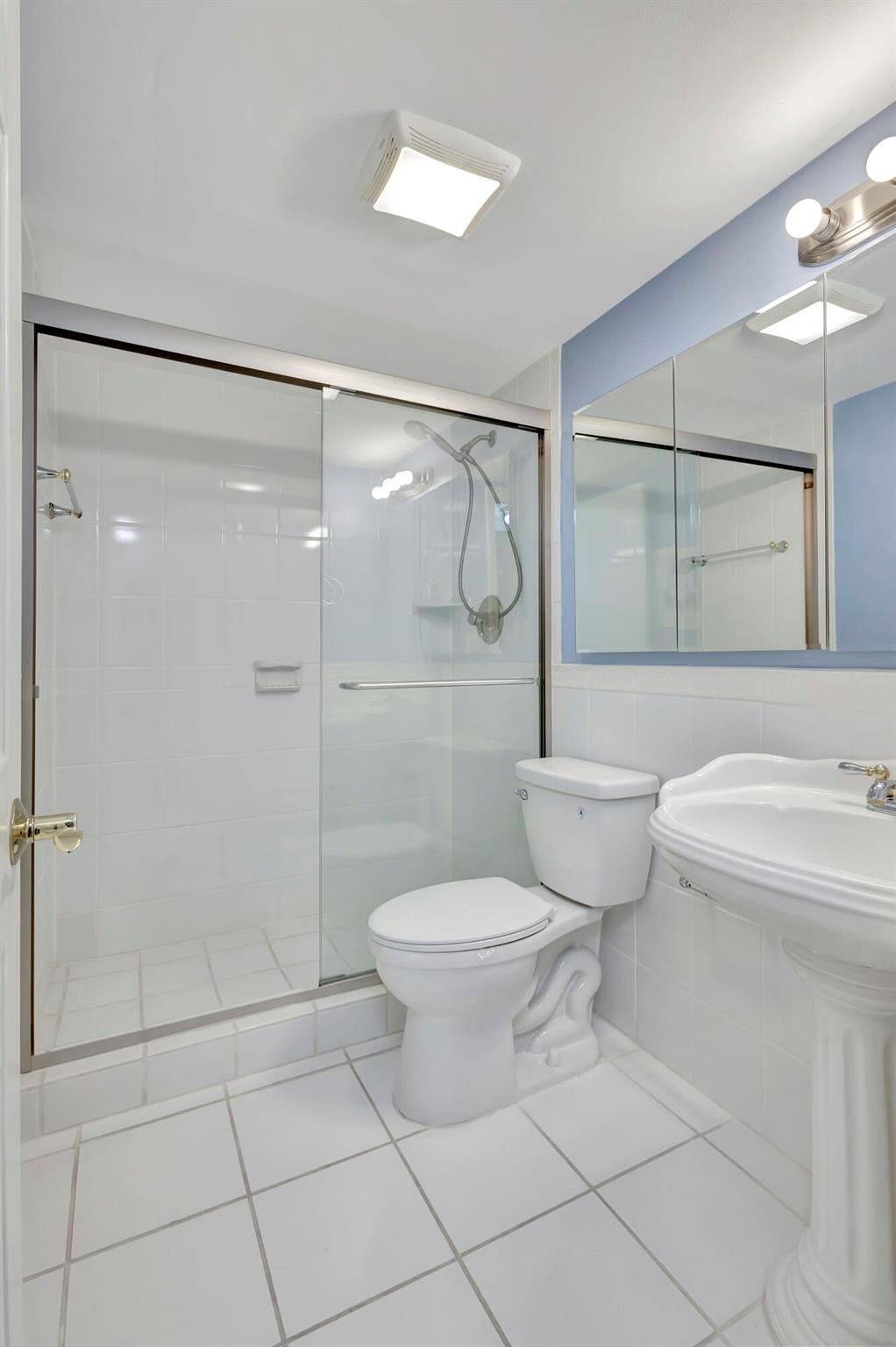 304 Golfview Road Ph7