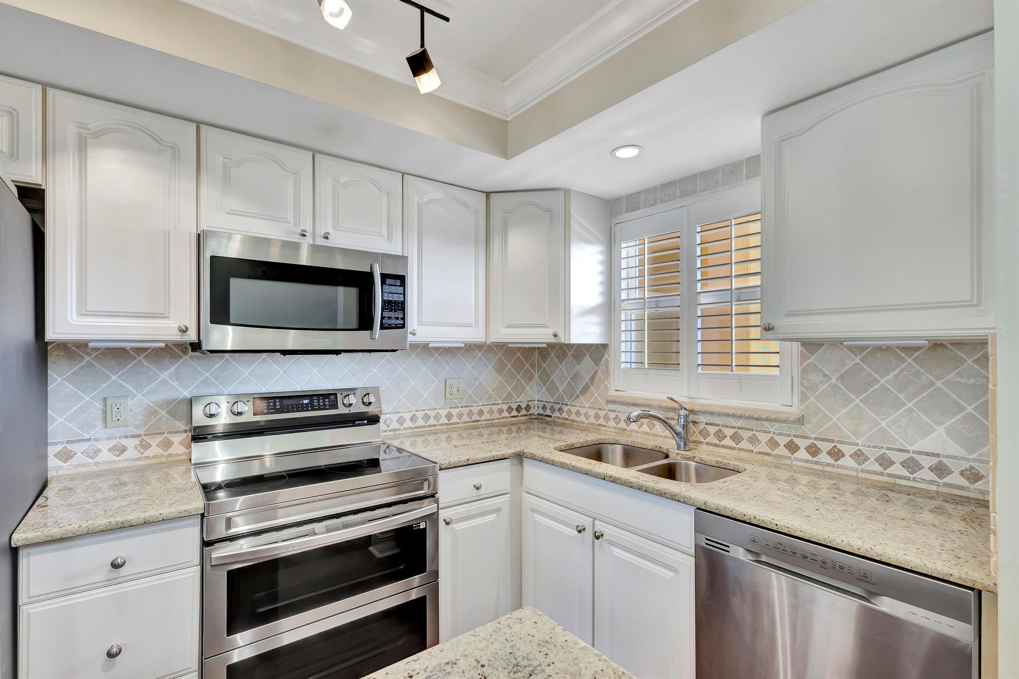 304 Golfview Road Ph7