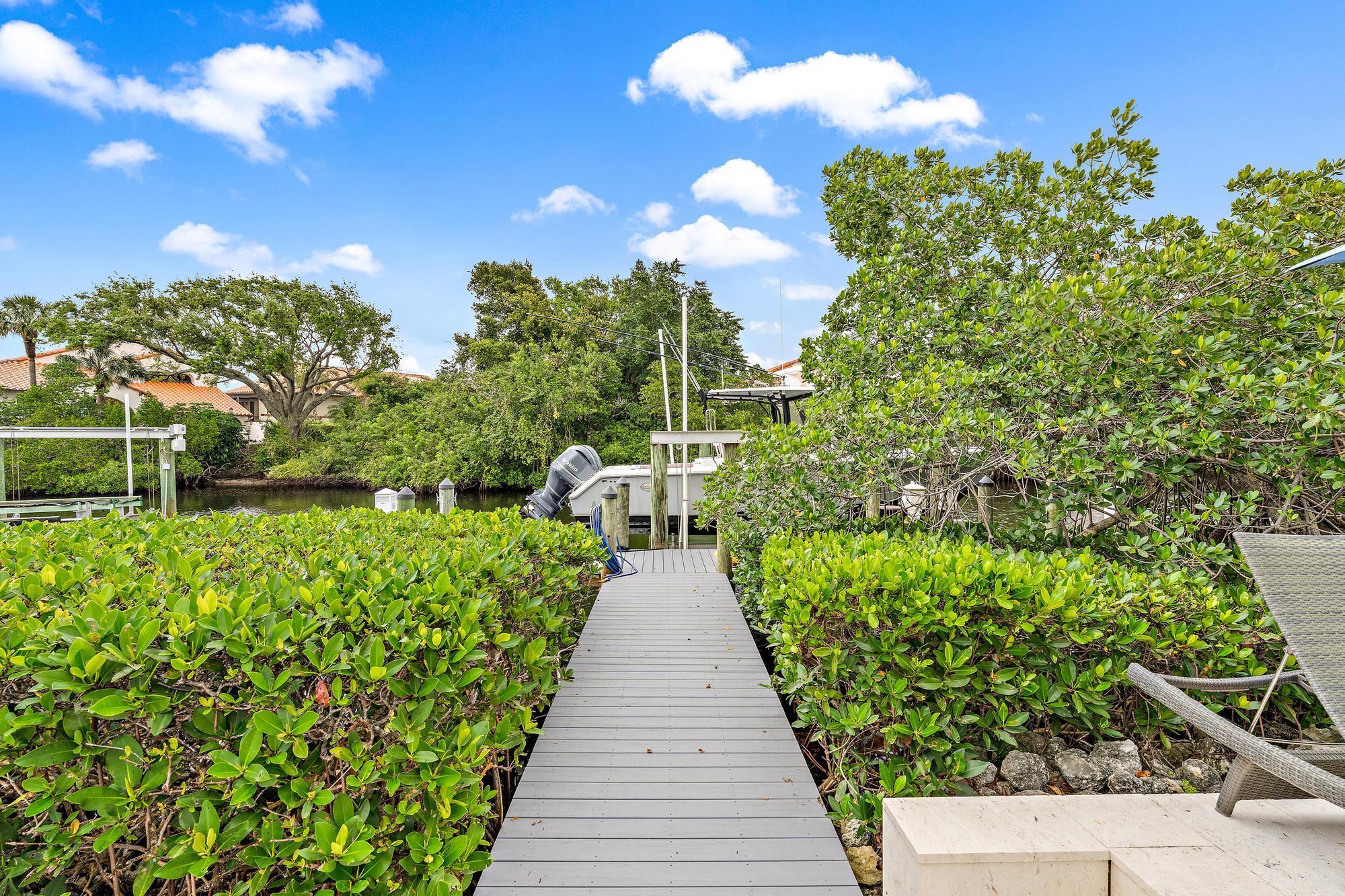 17086 Bay Street