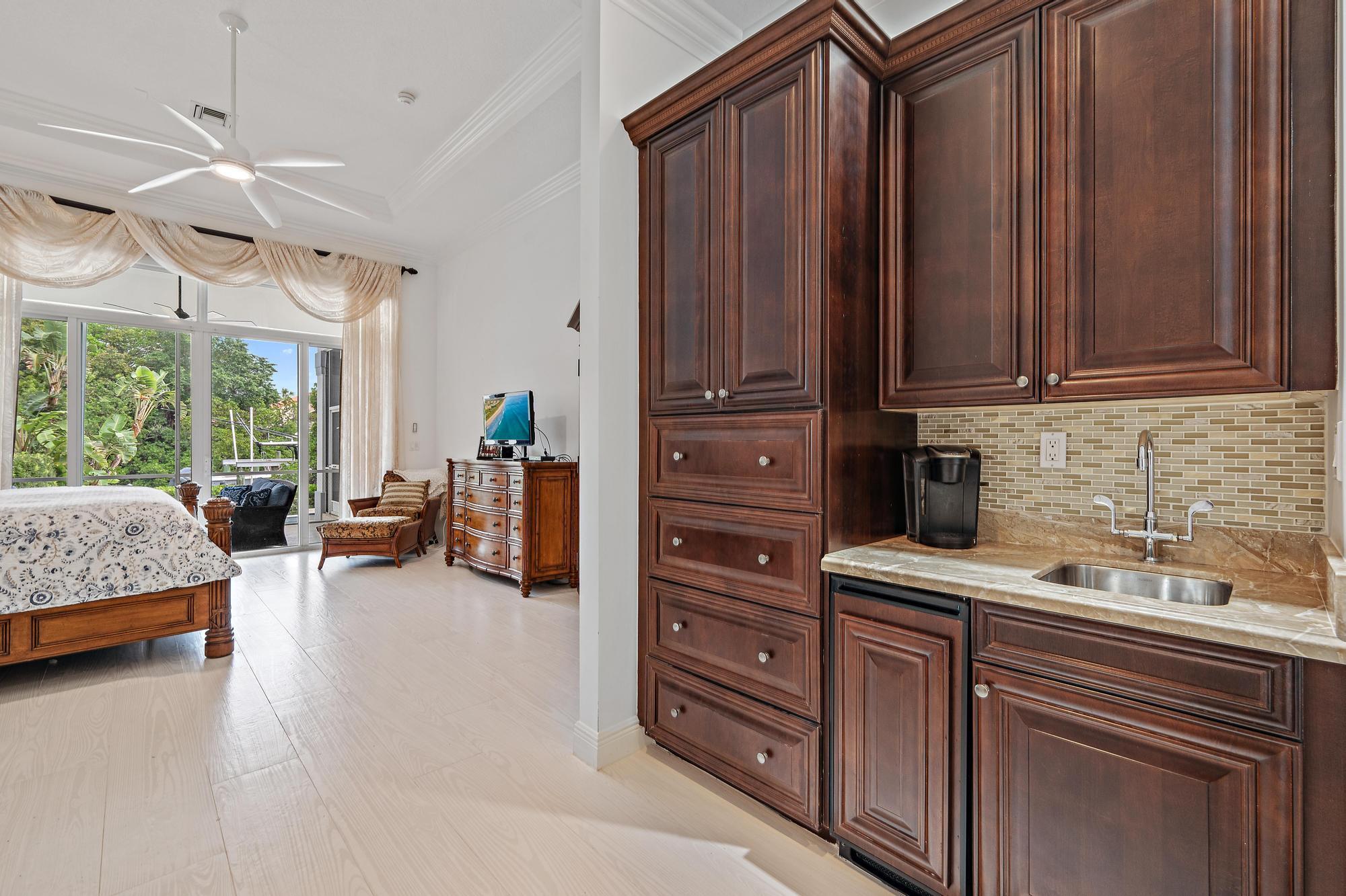 17086 Bay Street