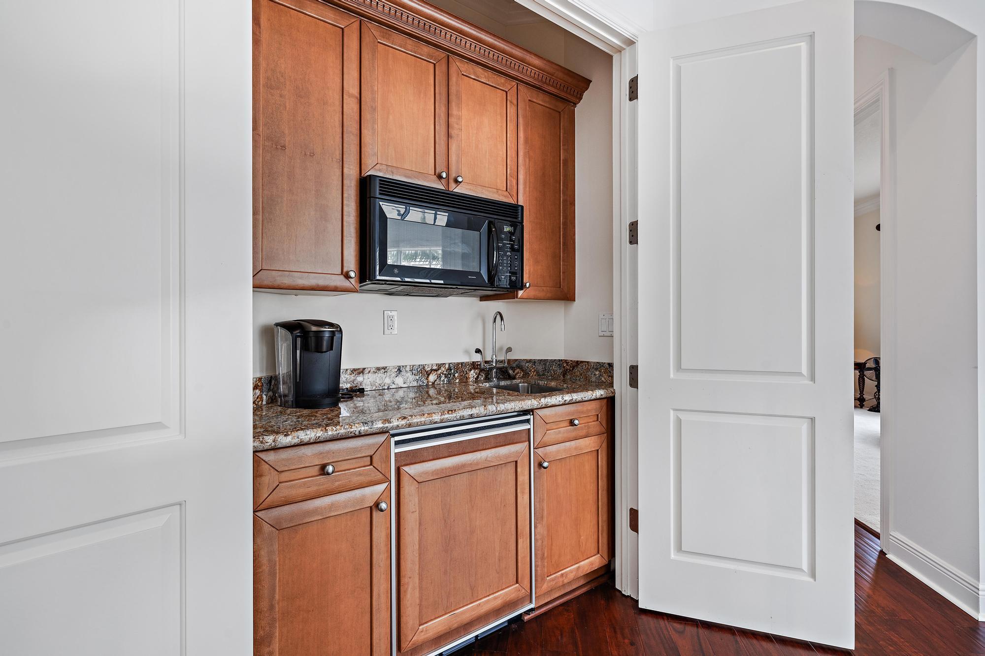 17086 Bay Street