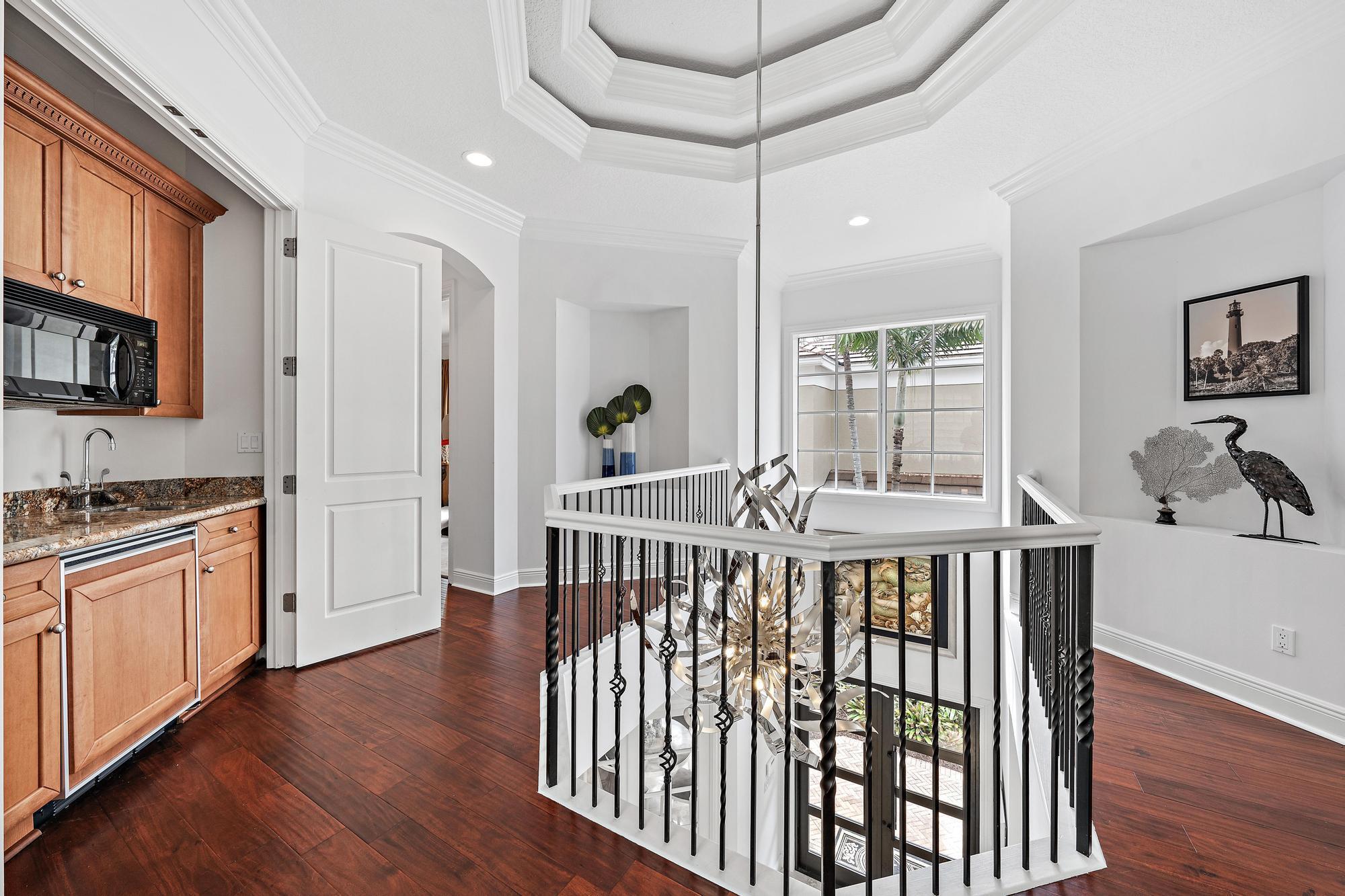 17086 Bay Street