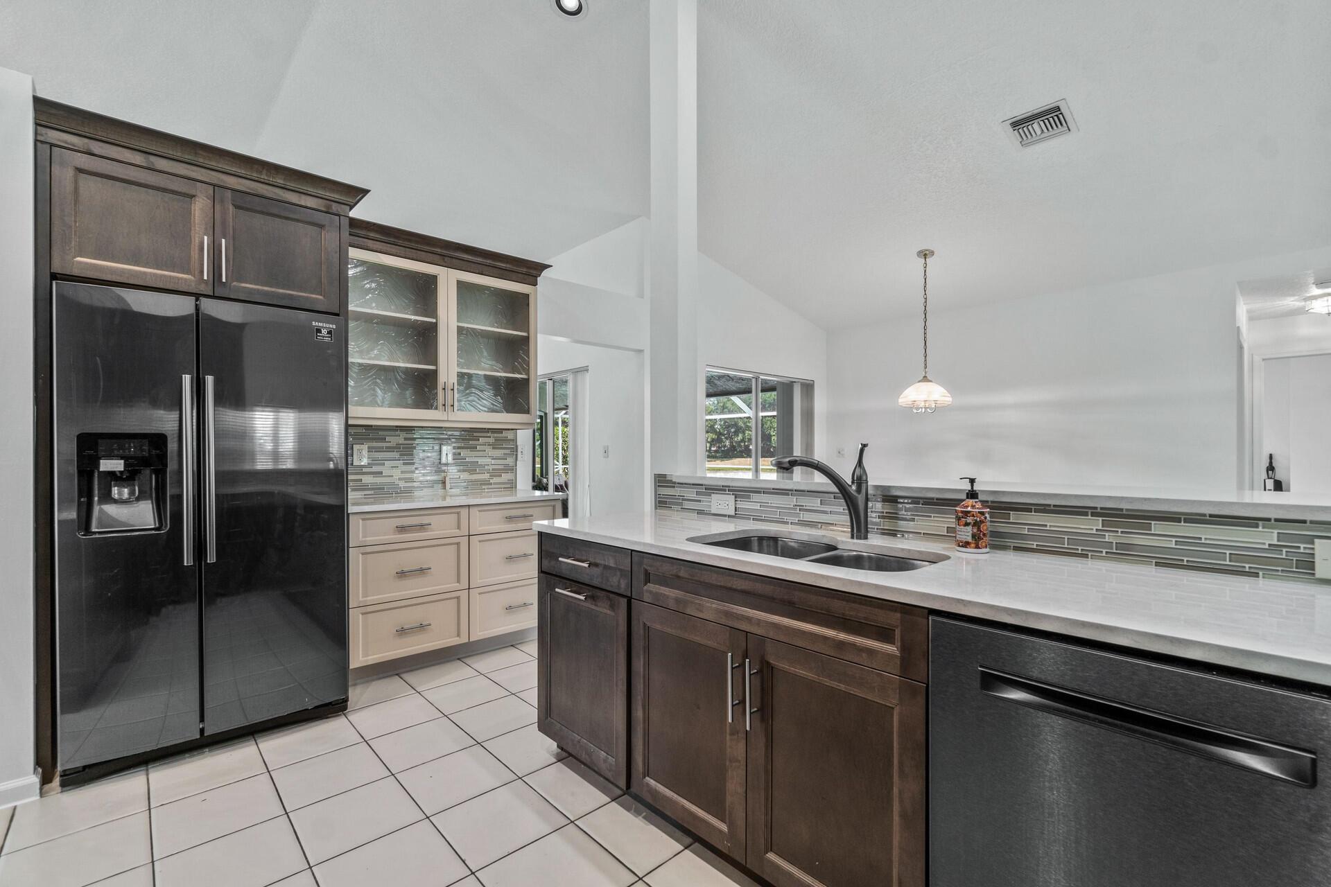 18330 Lake Bend