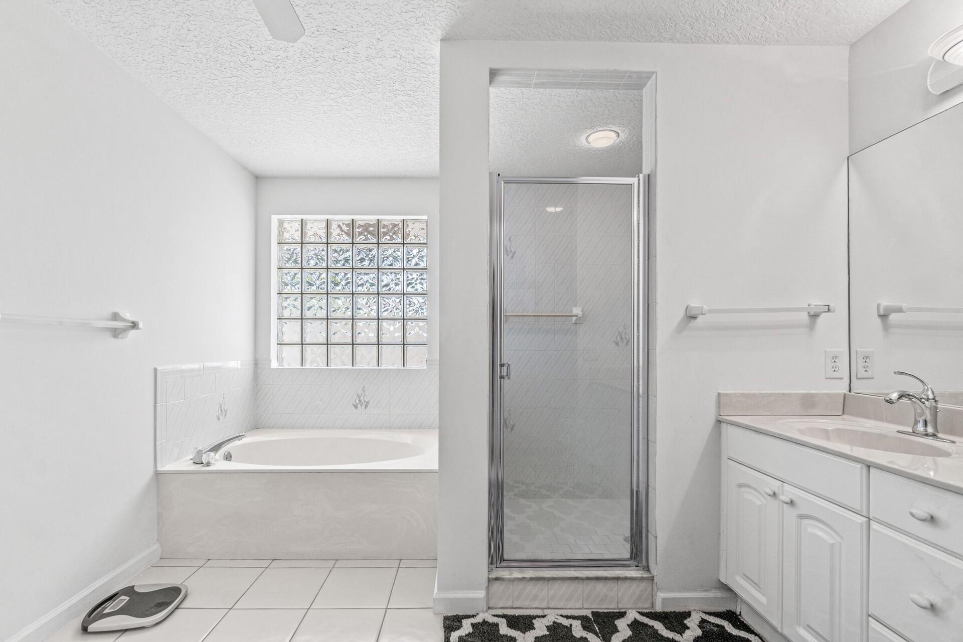 18330 Lake Bend