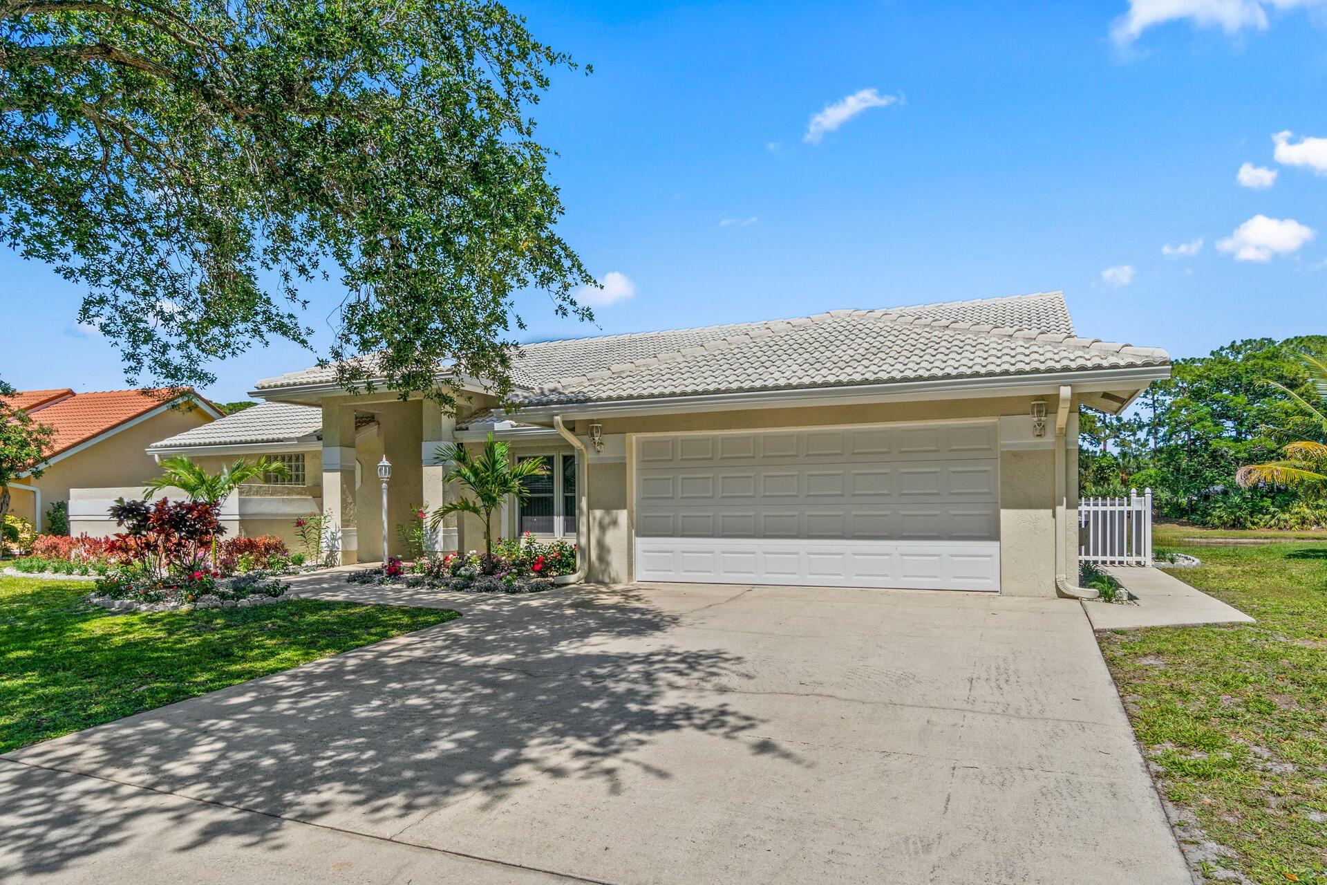18330 Lake Bend