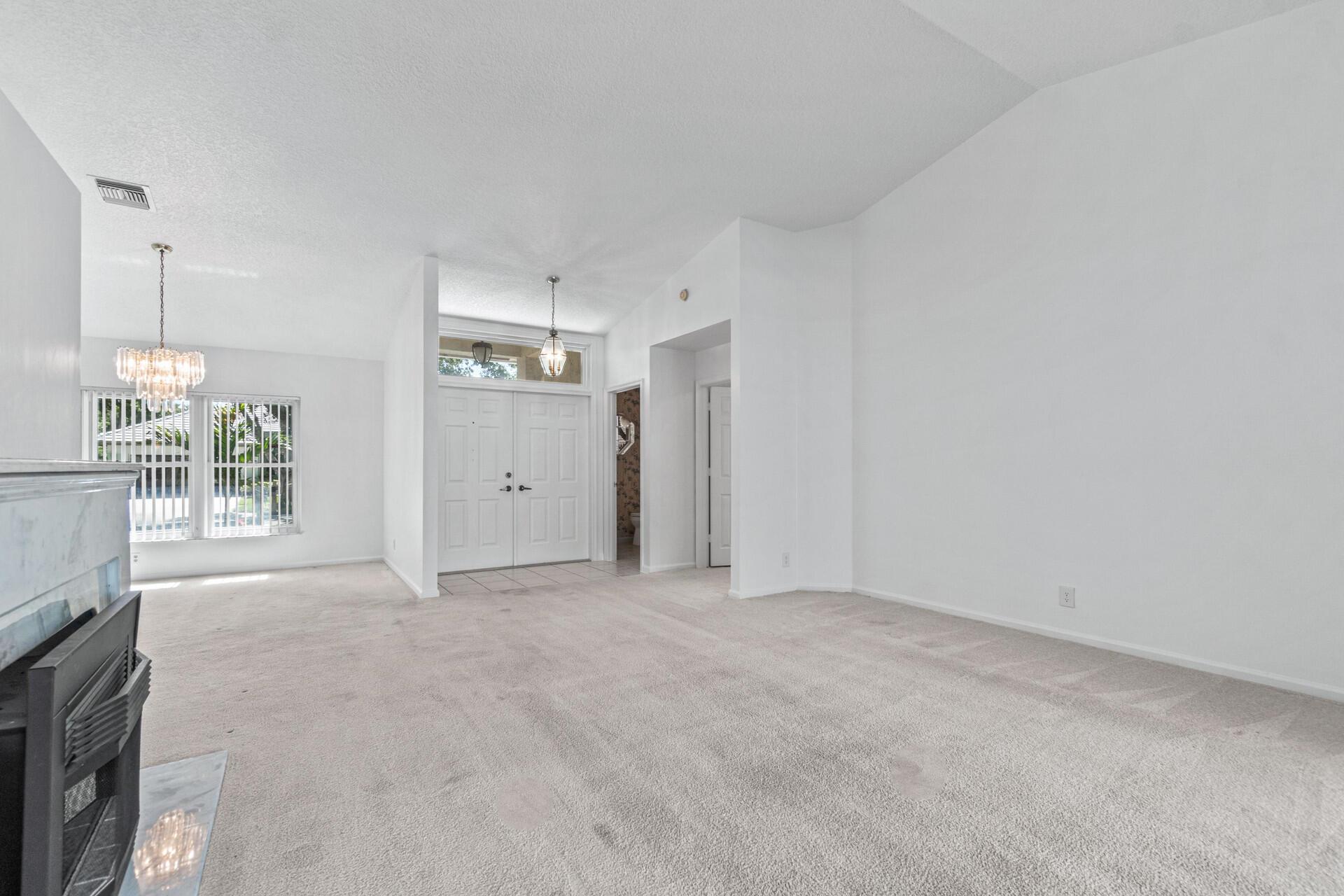 18330 Lake Bend