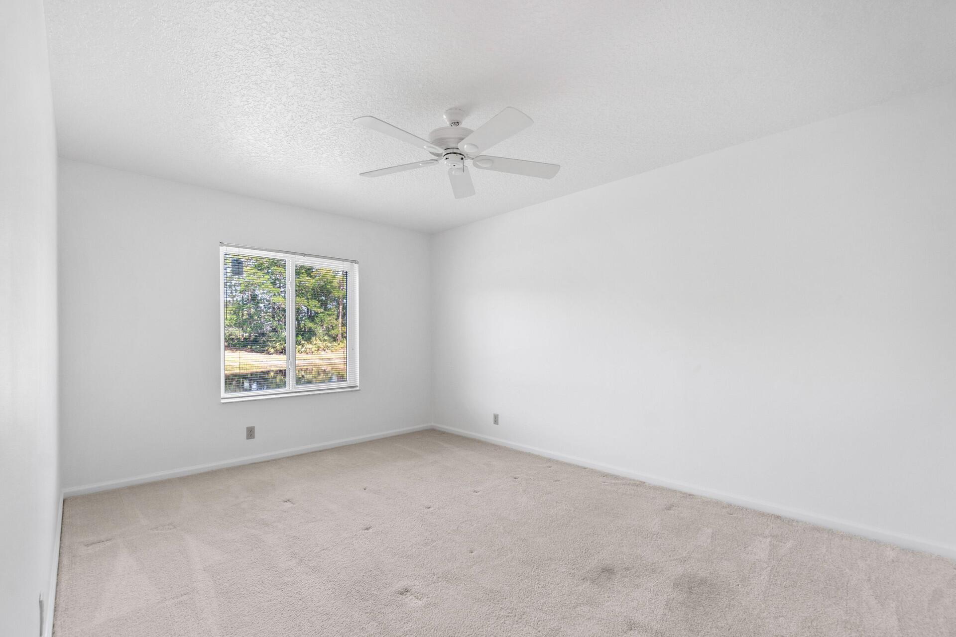18330 Lake Bend