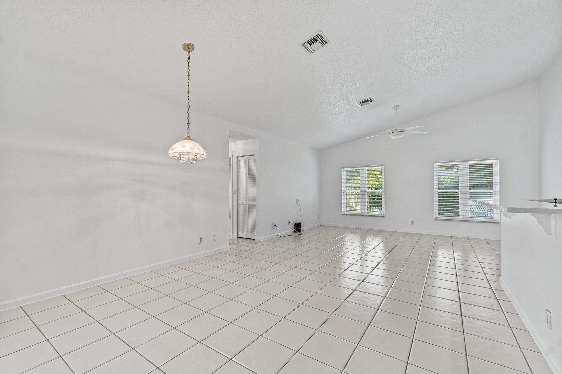 18330 Lake Bend