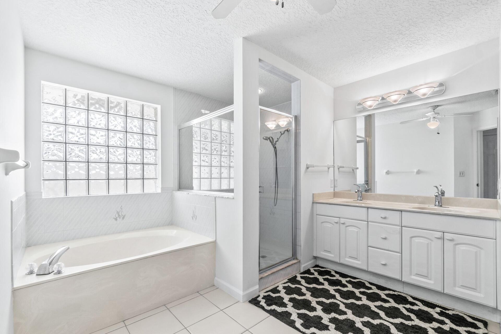 18330 Lake Bend