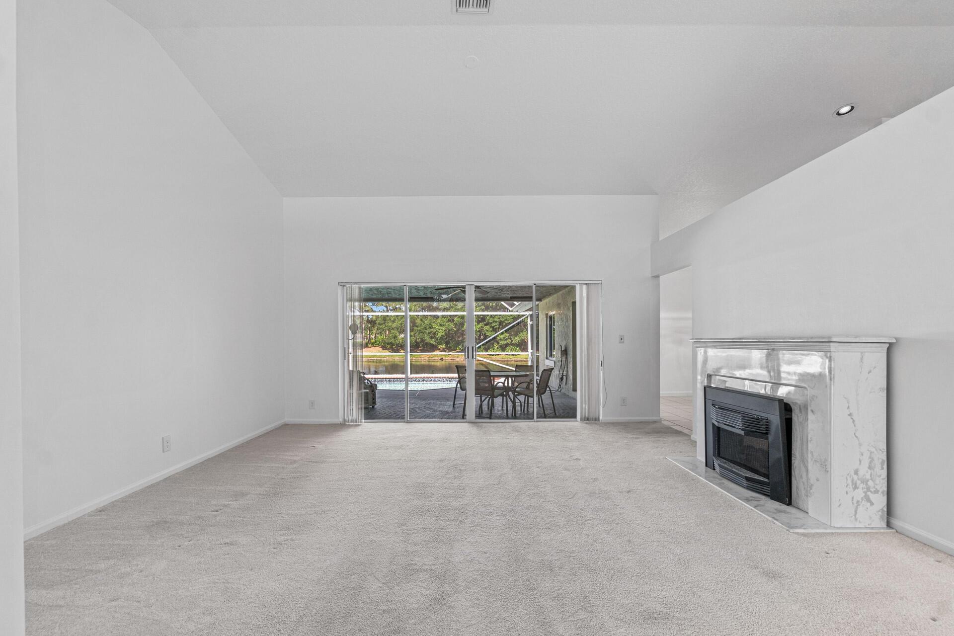 18330 Lake Bend