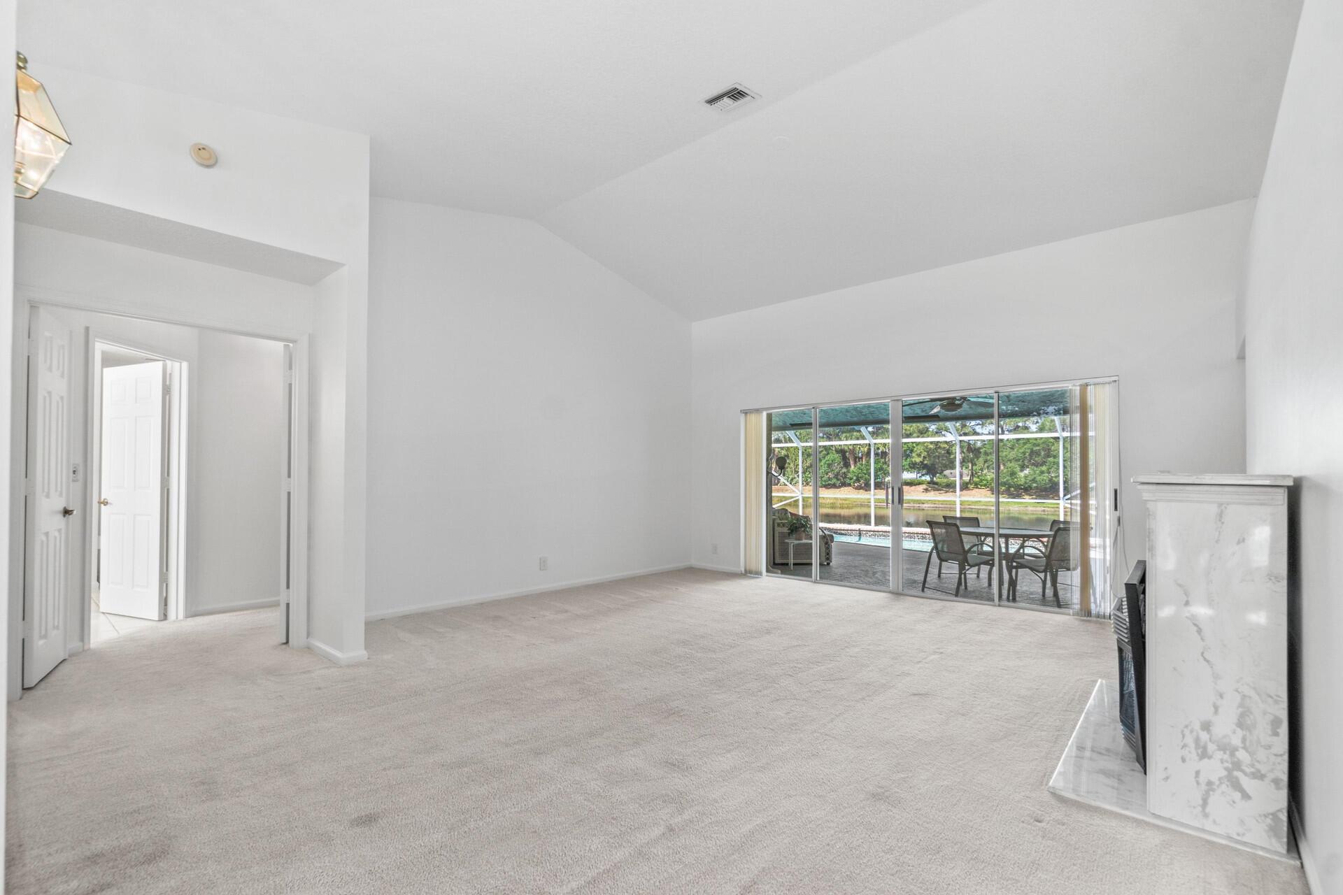 18330 Lake Bend