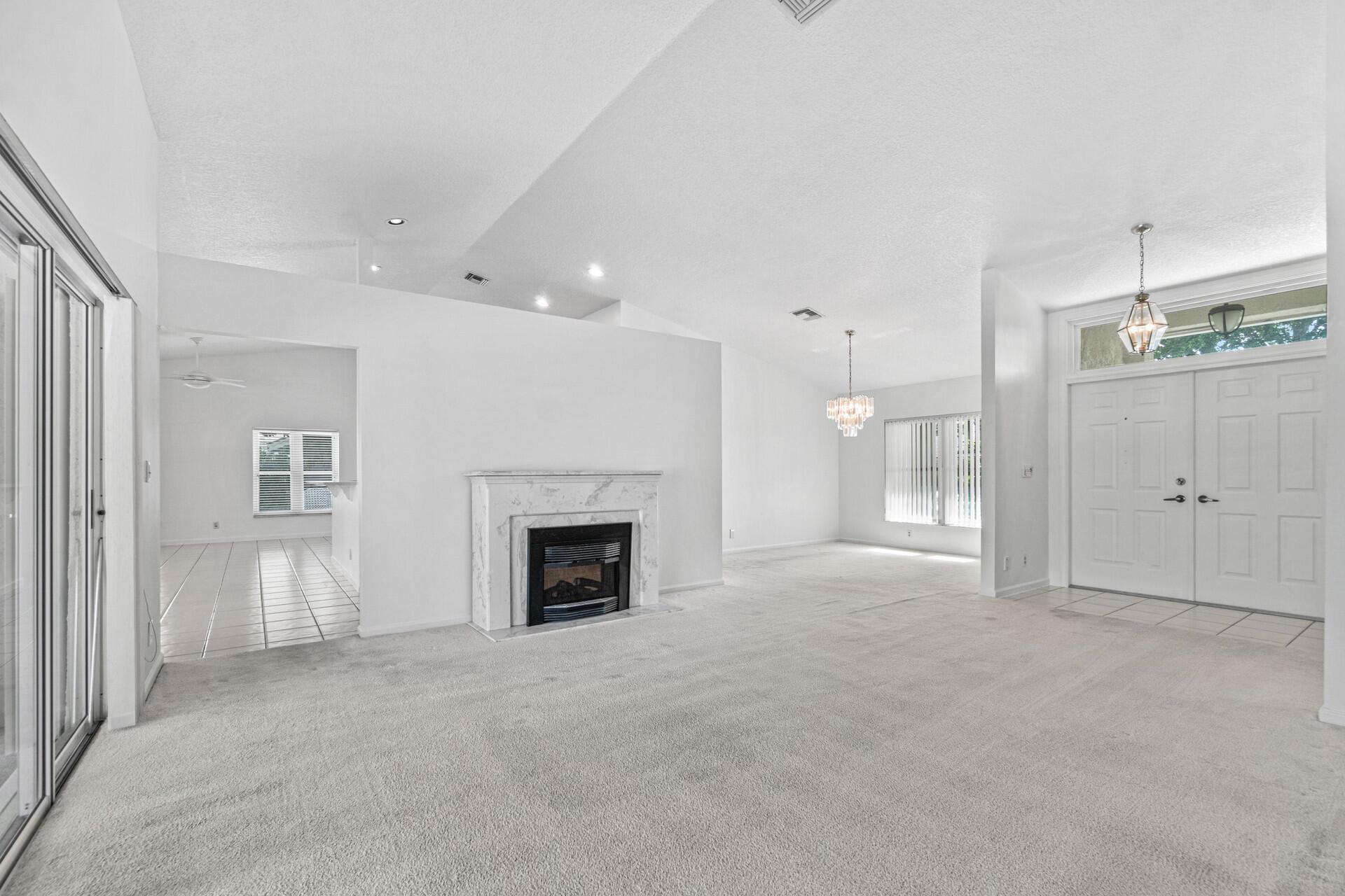 18330 Lake Bend