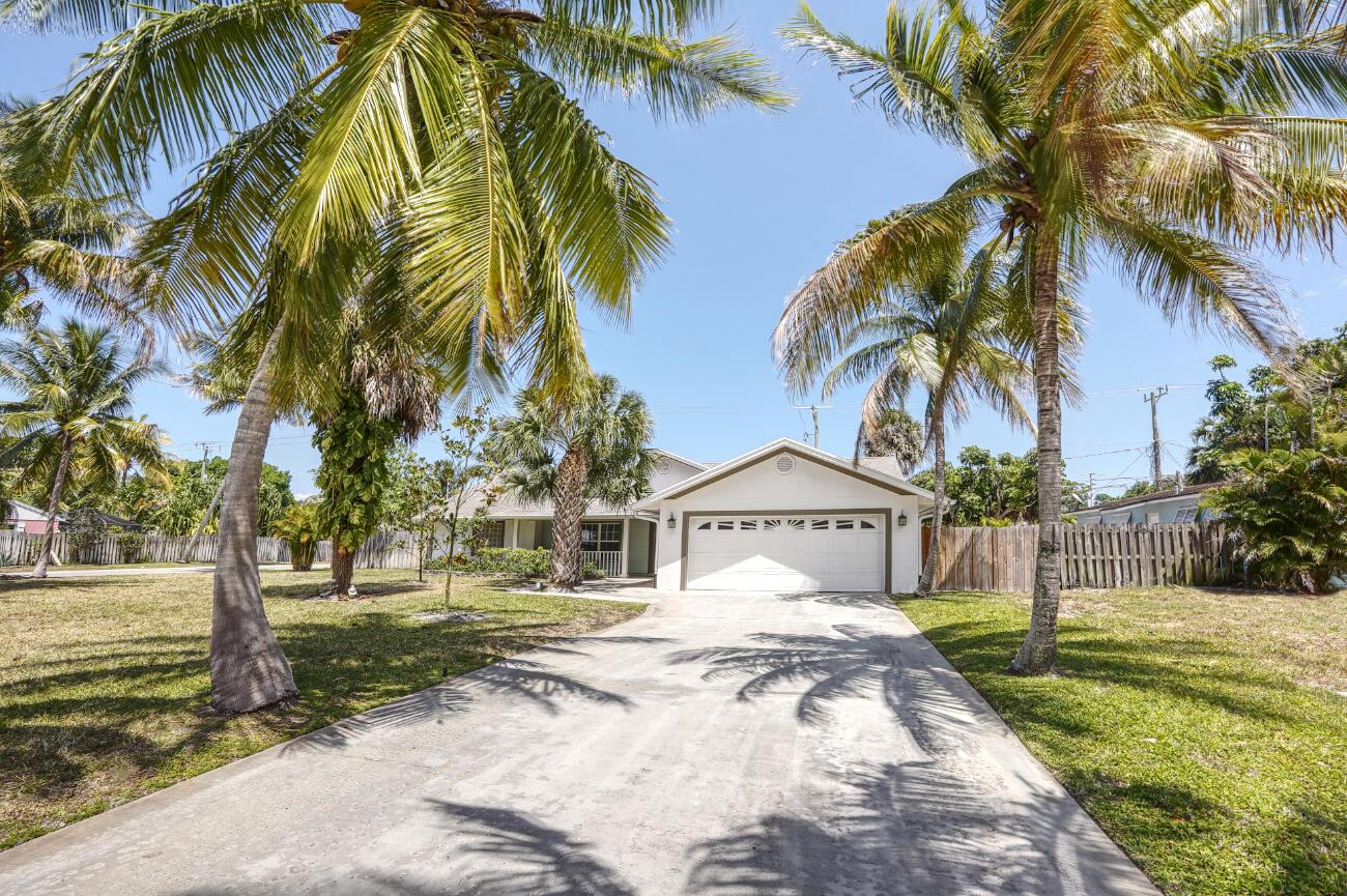 701 SE Dolphin Drive
