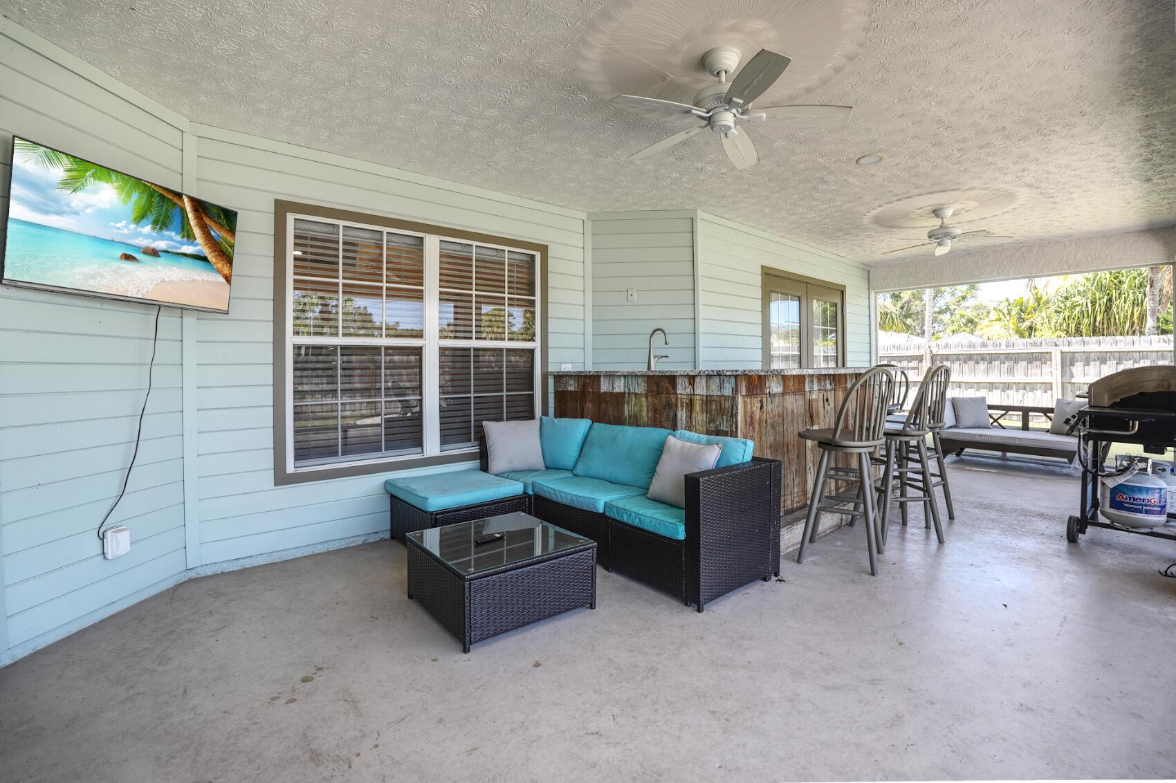 701 SE Dolphin Drive