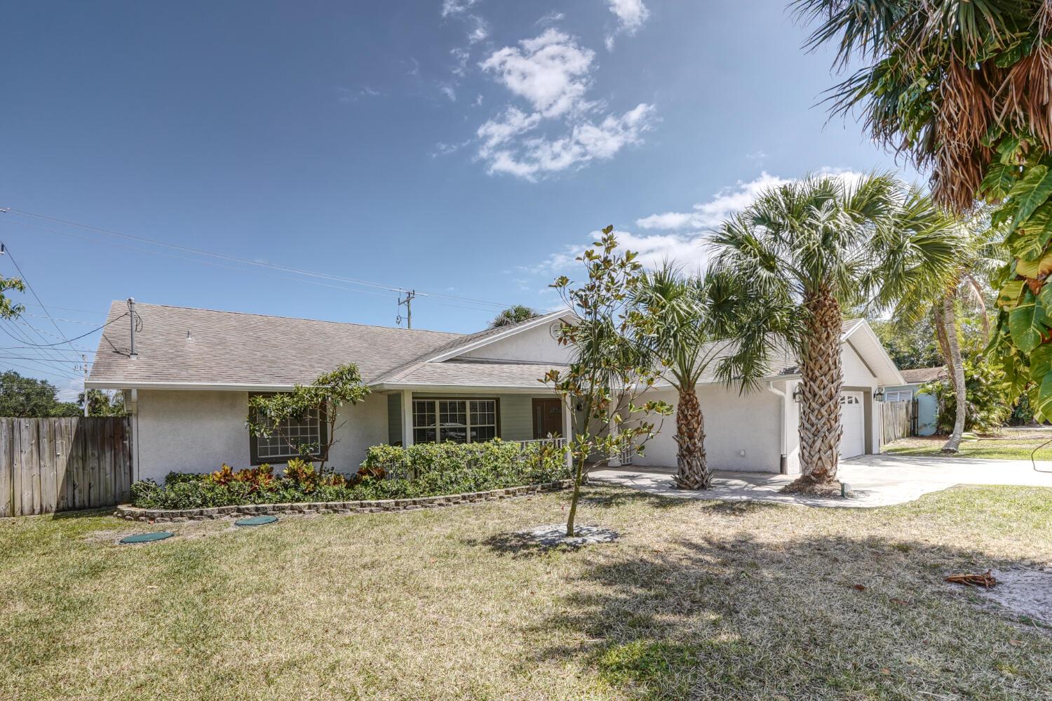 701 SE Dolphin Drive