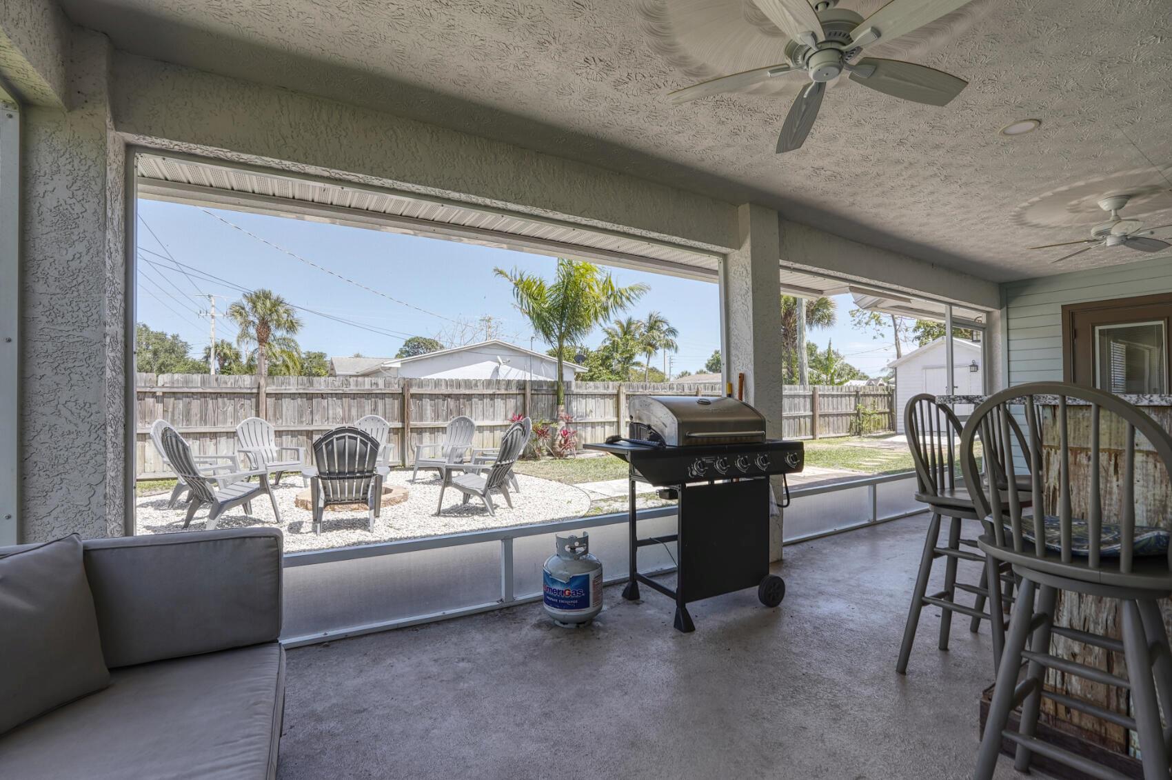 701 SE Dolphin Drive