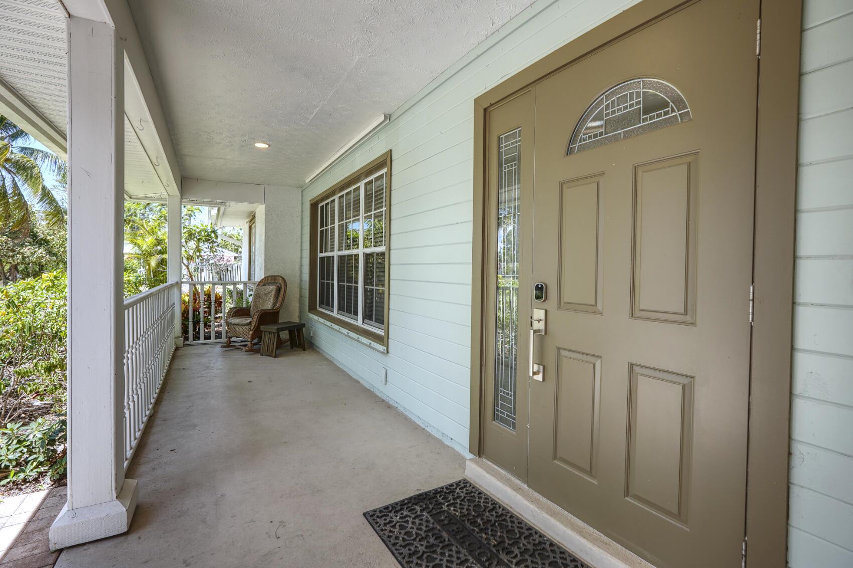 701 SE Dolphin Drive