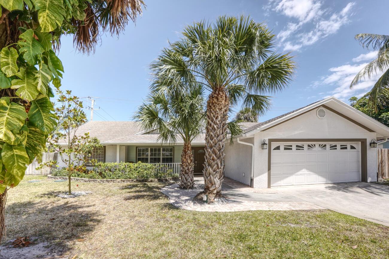 701 SE Dolphin Drive