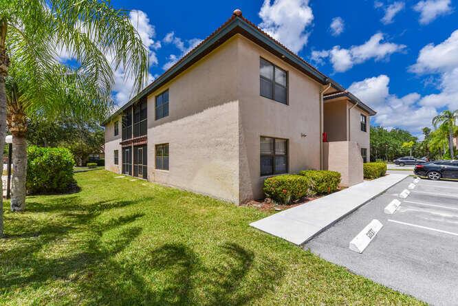 2454 SE Garden Terrace 306