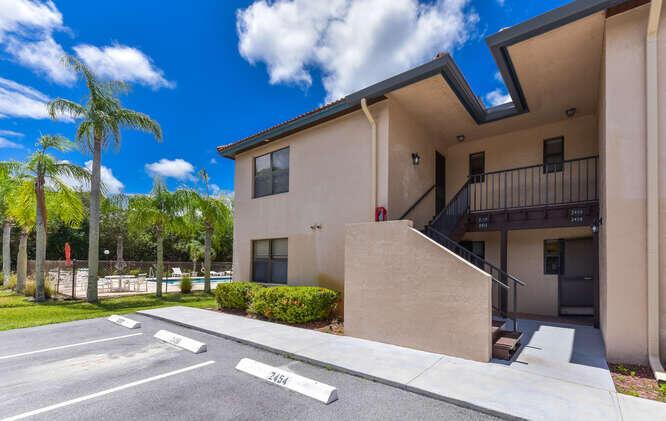 2454 SE Garden Terrace 306