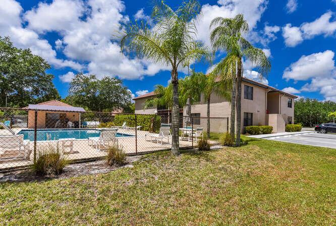 2454 SE Garden Terrace 306