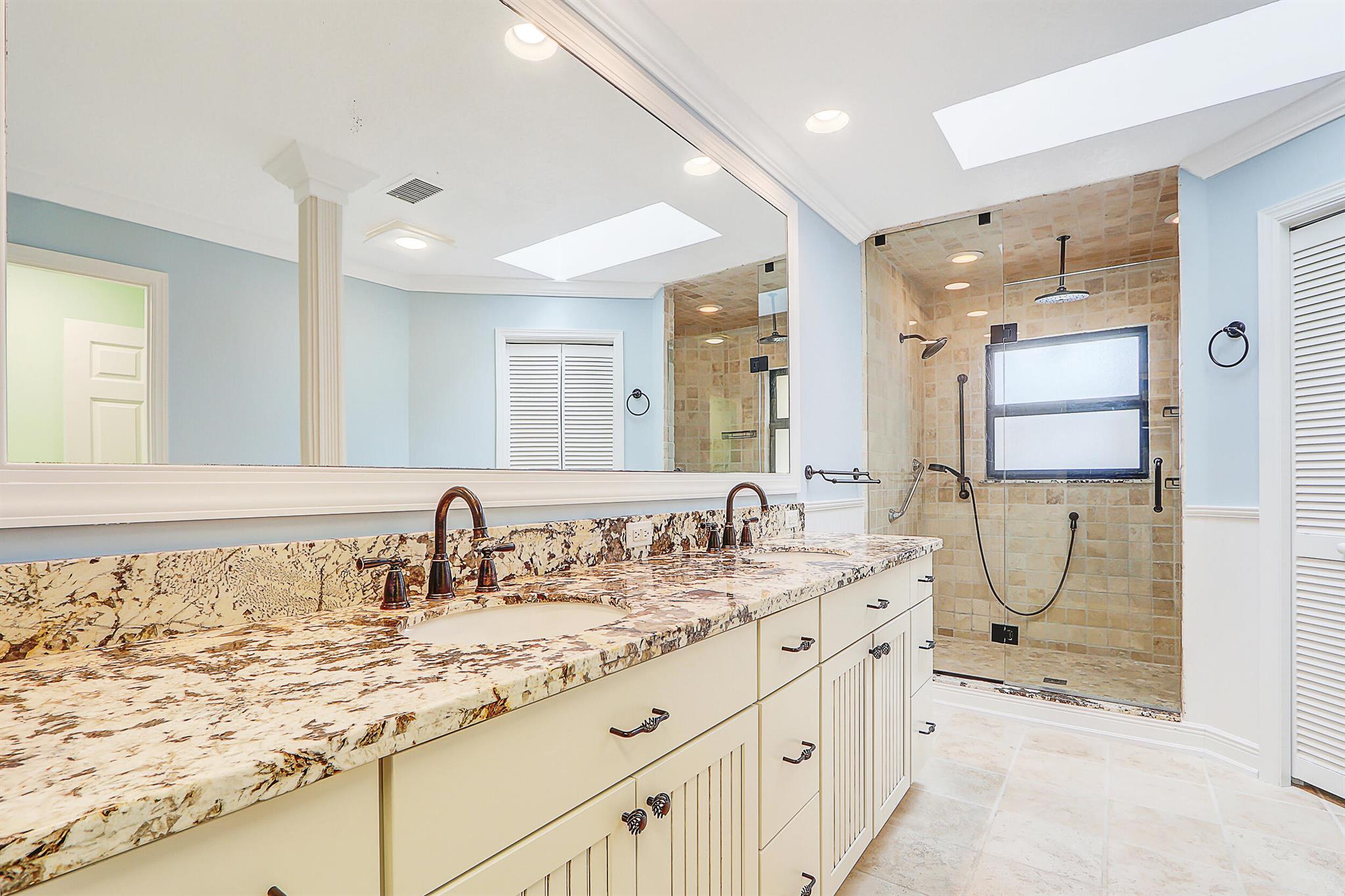 2530 La Lique Circle