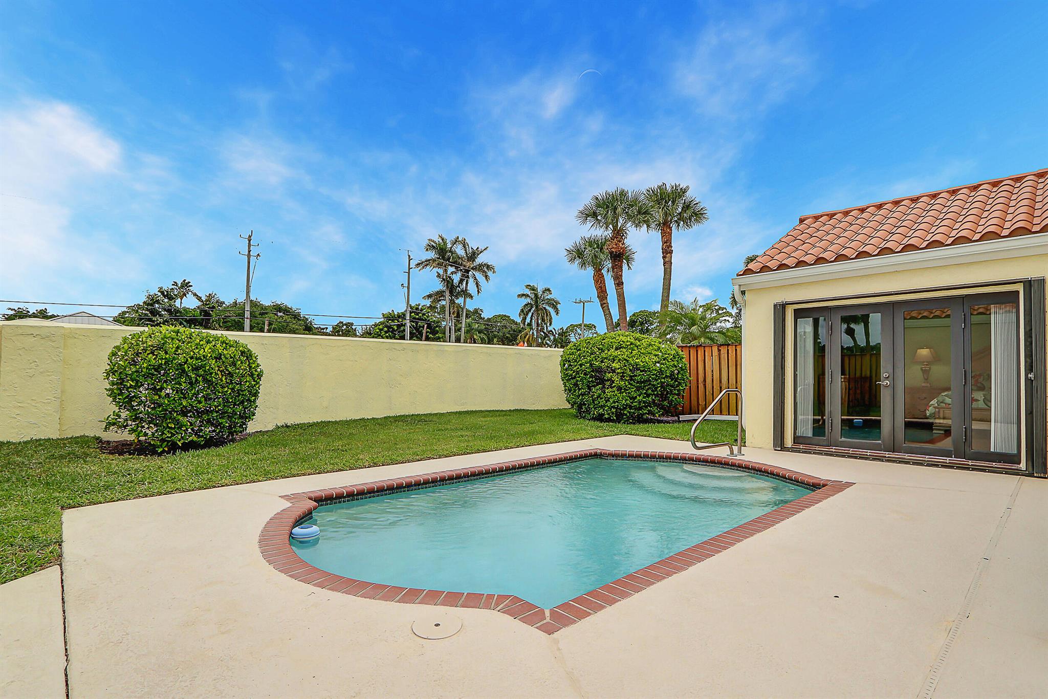 2530 La Lique Circle