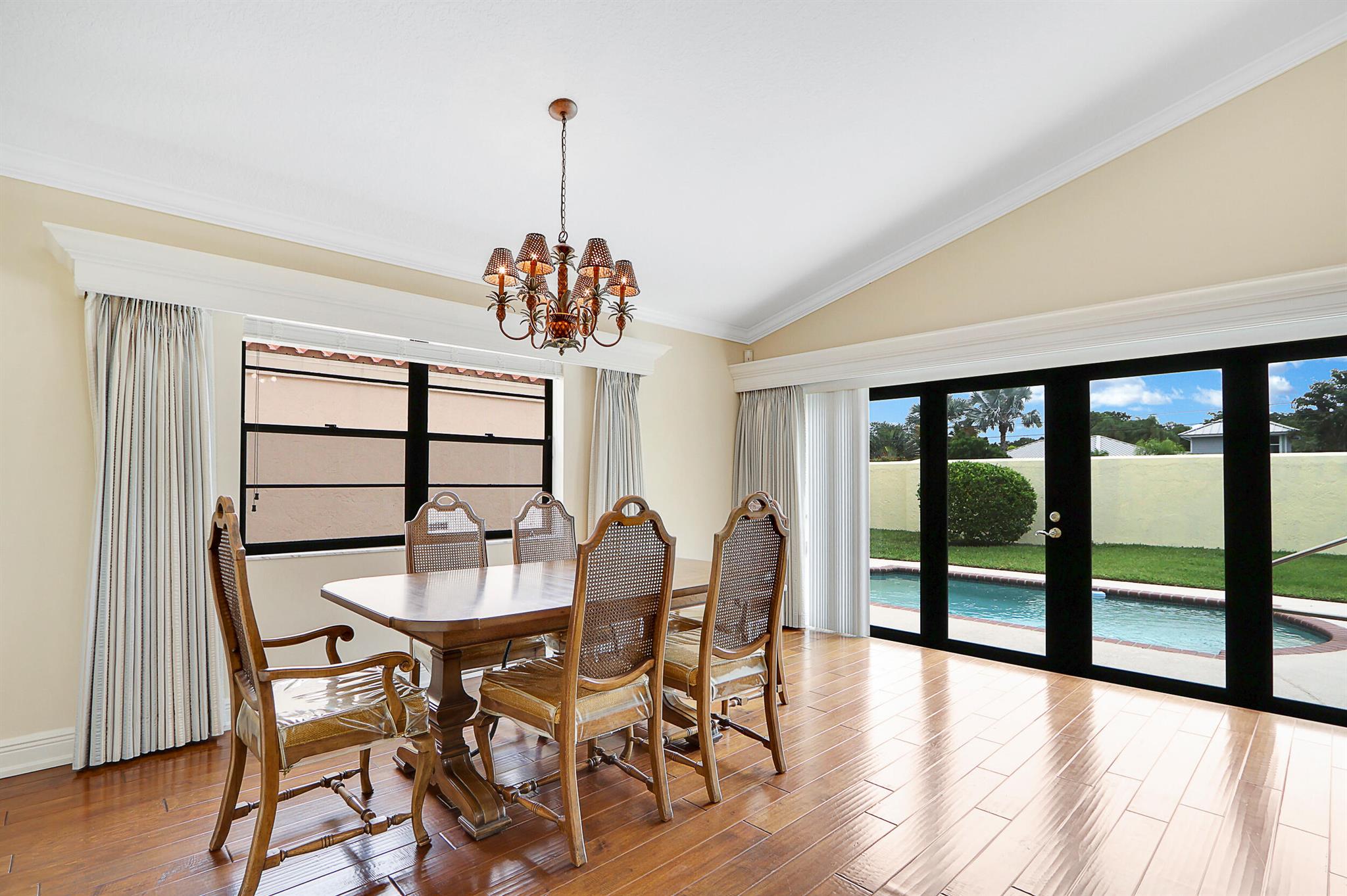 2530 La Lique Circle
