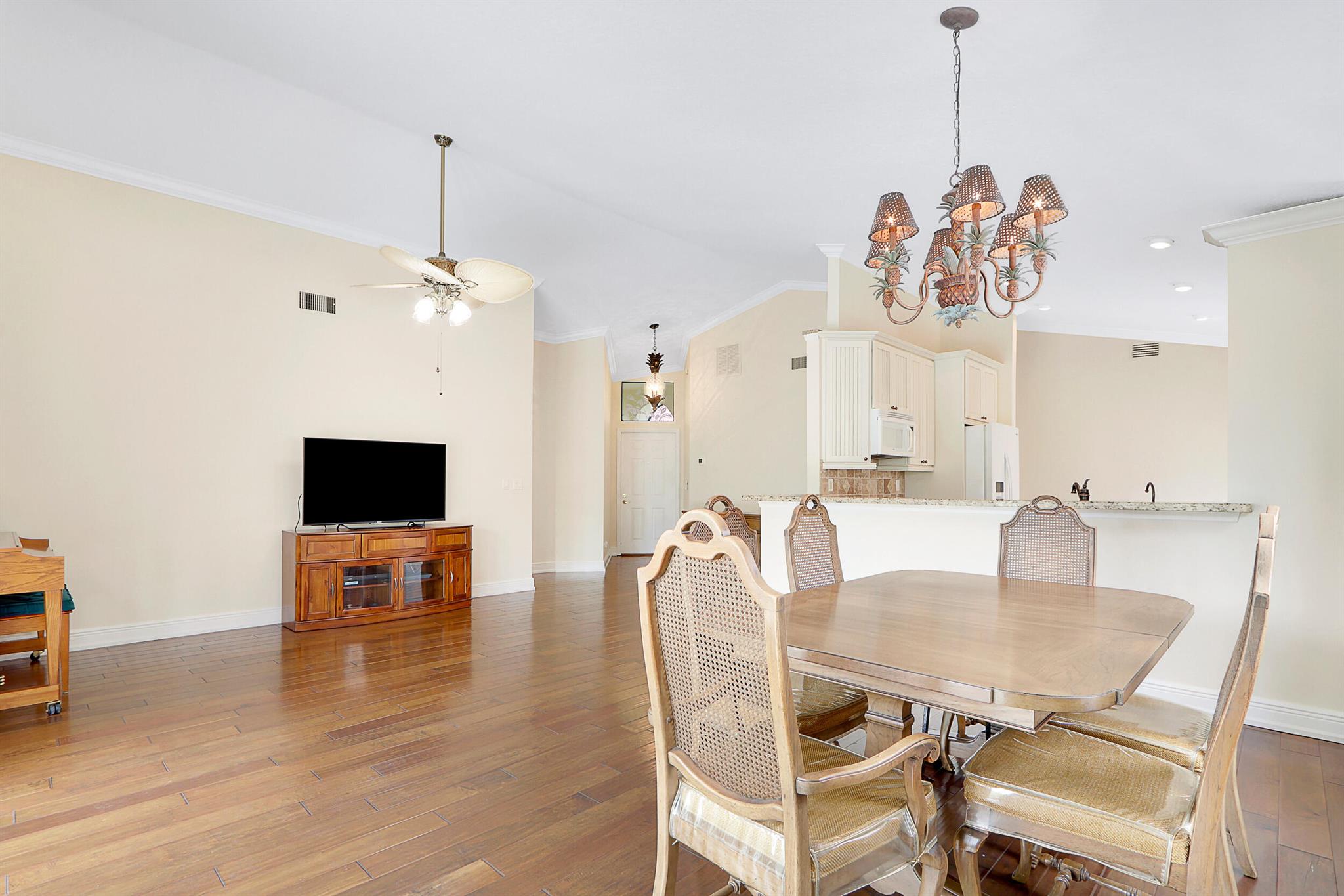 2530 La Lique Circle