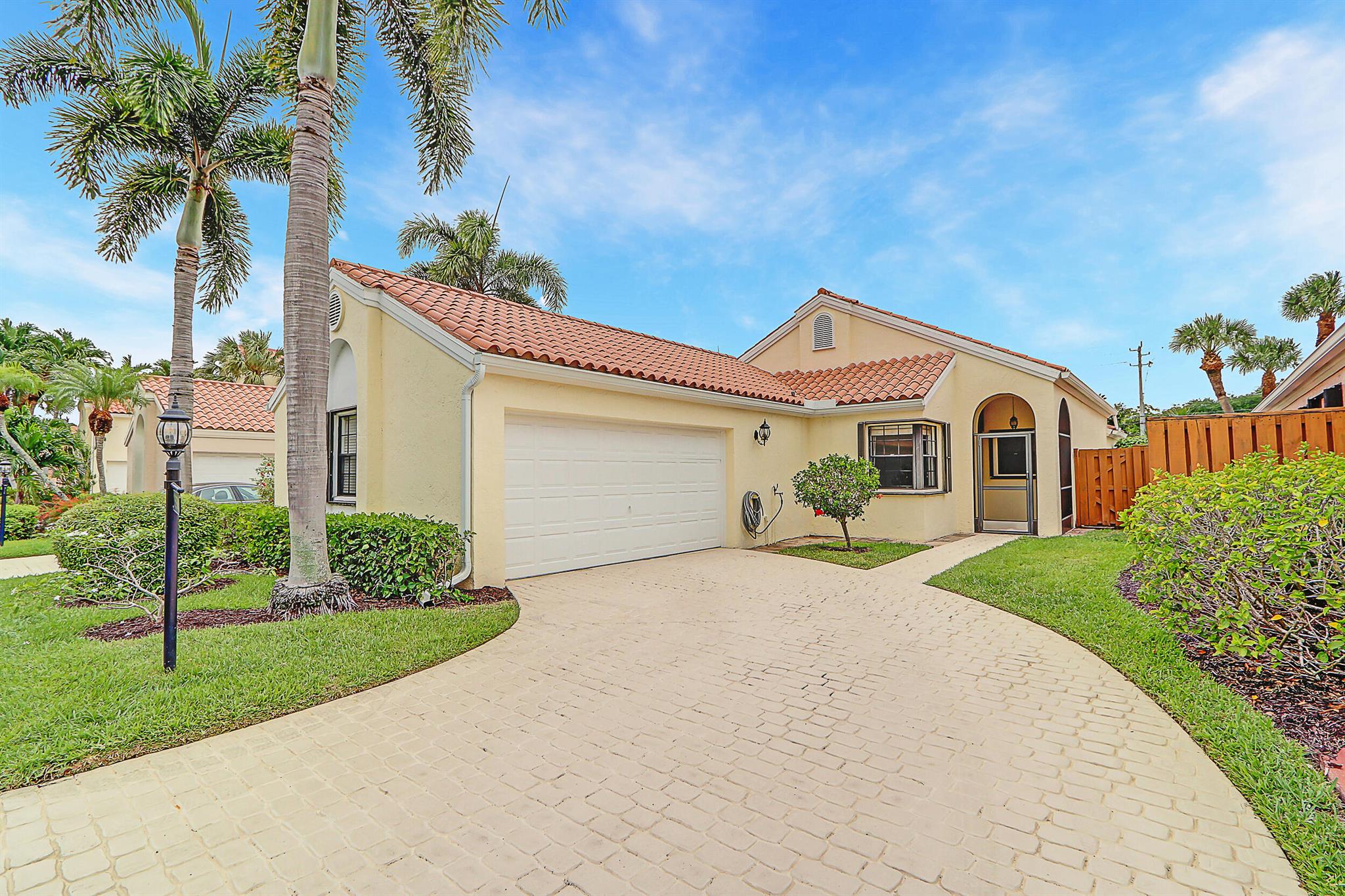 2530 La Lique Circle