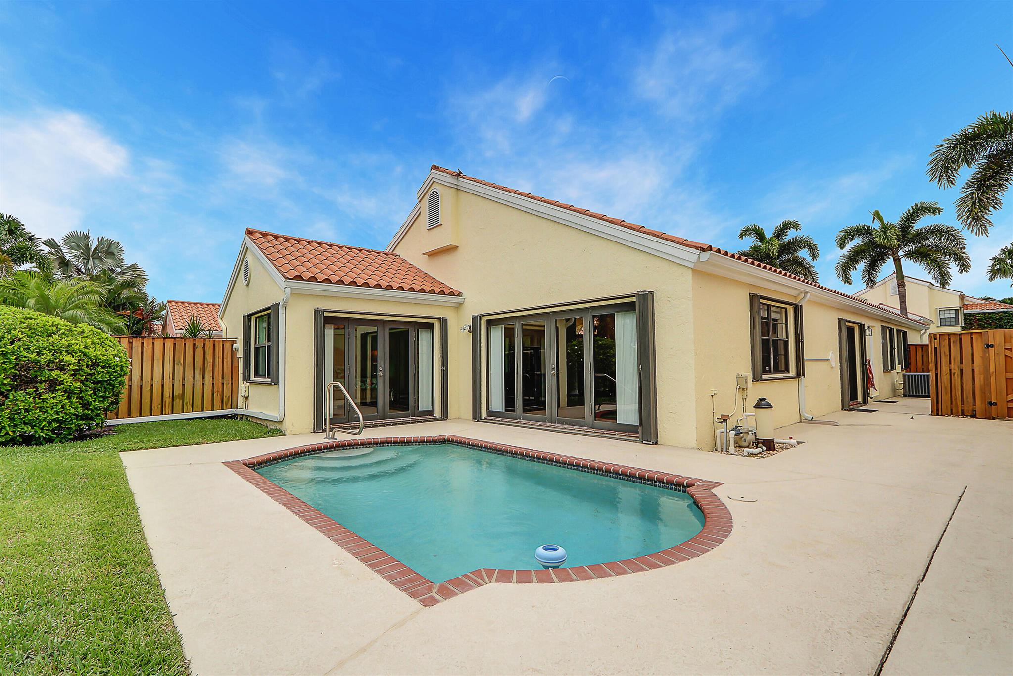 2530 La Lique Circle