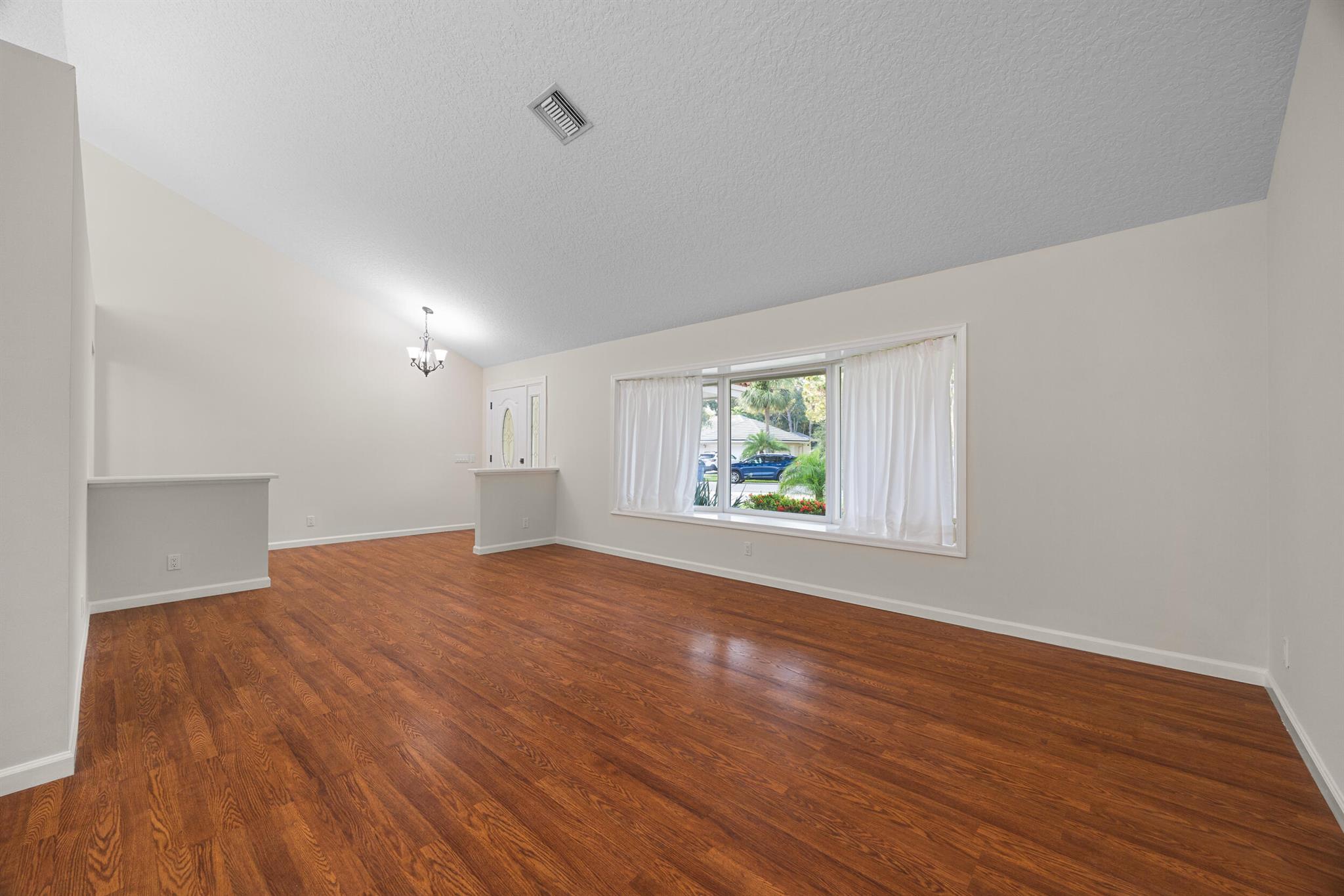 6752 Viewpoint Court