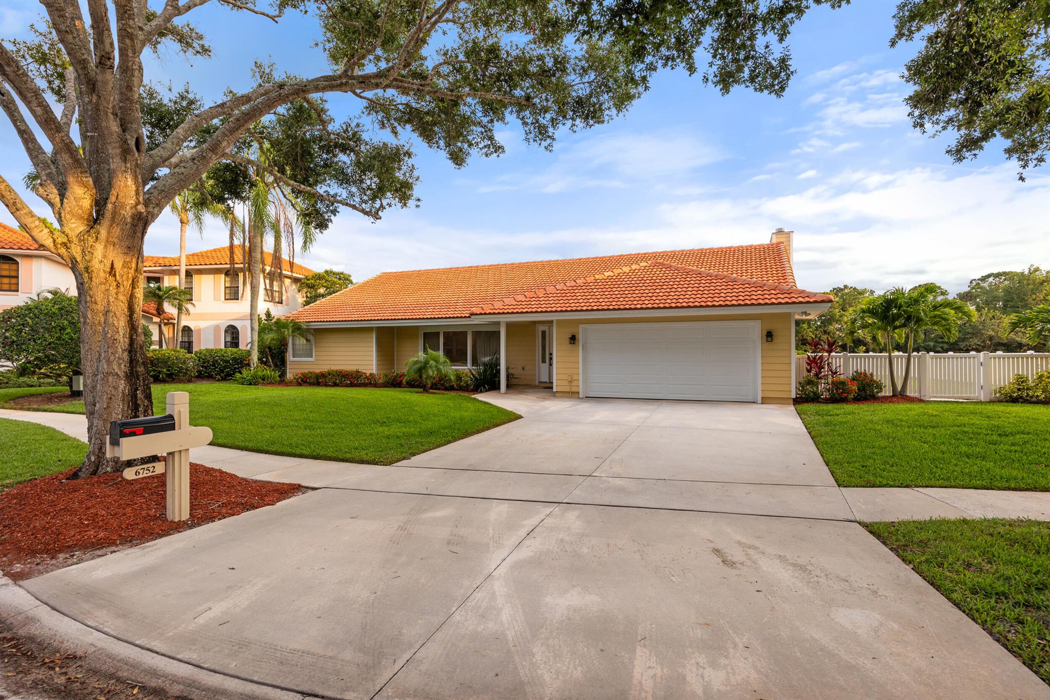 6752 Viewpoint Court