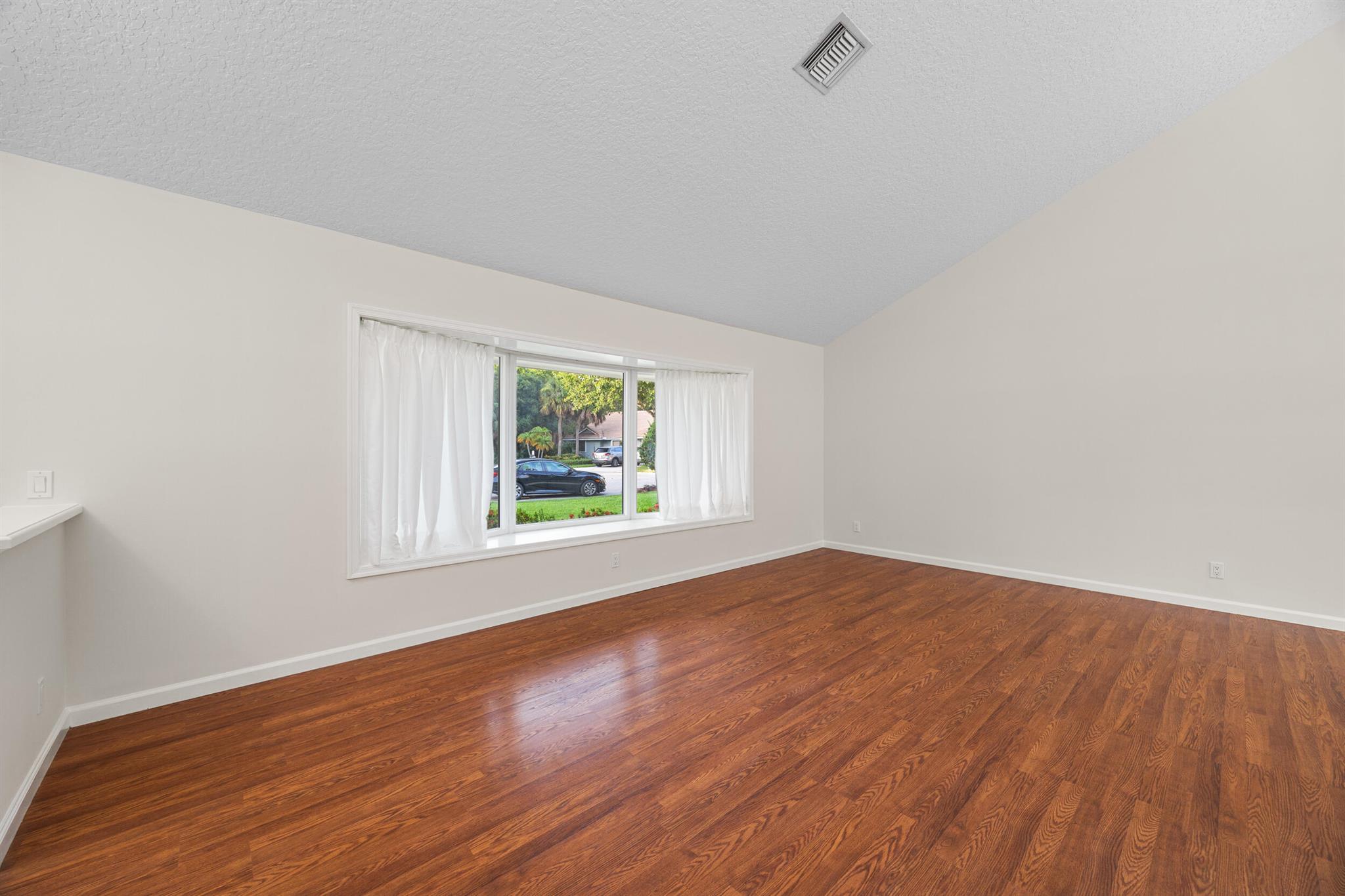 6752 Viewpoint Court