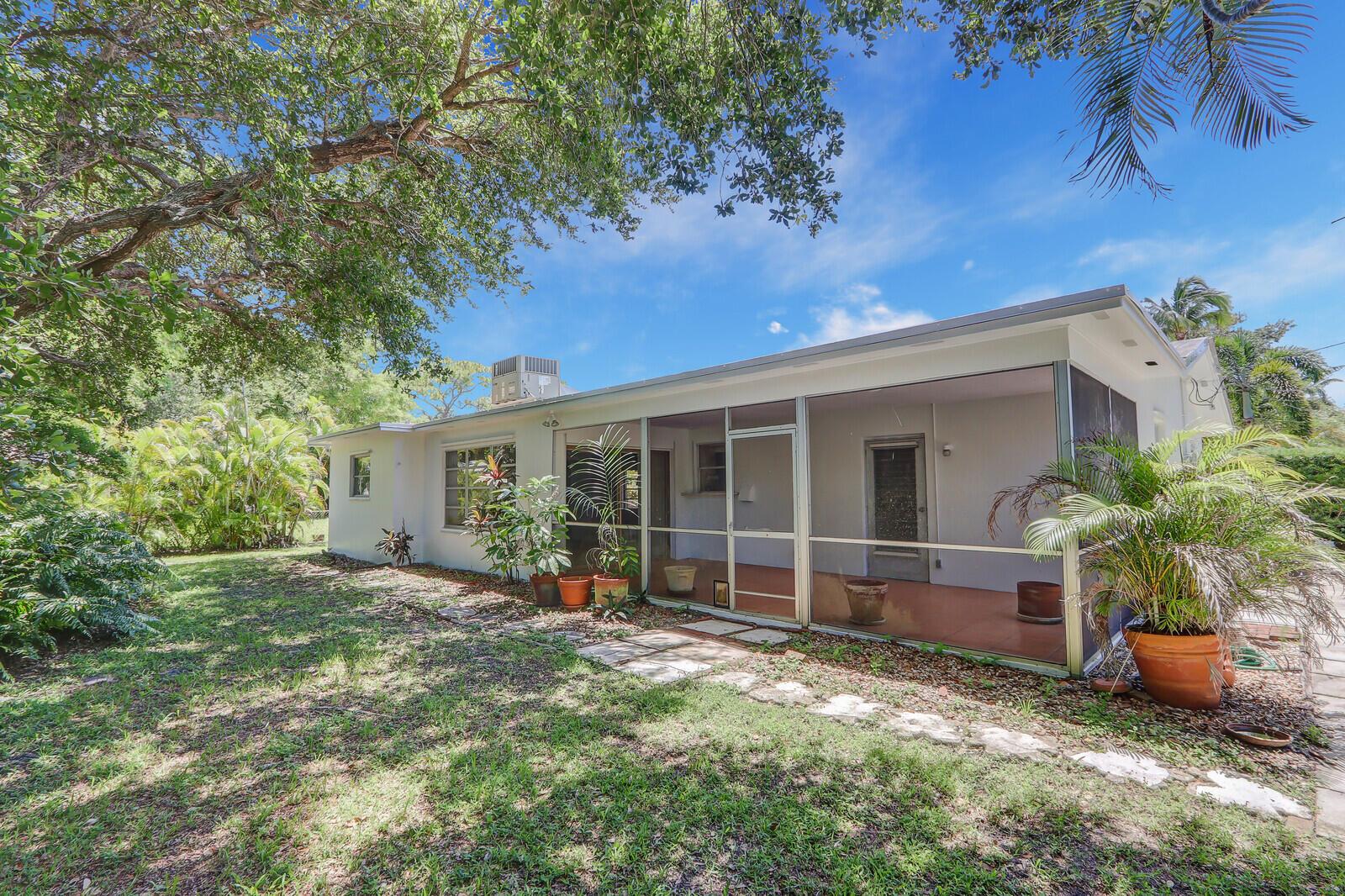 421 SE Edgewood Drive