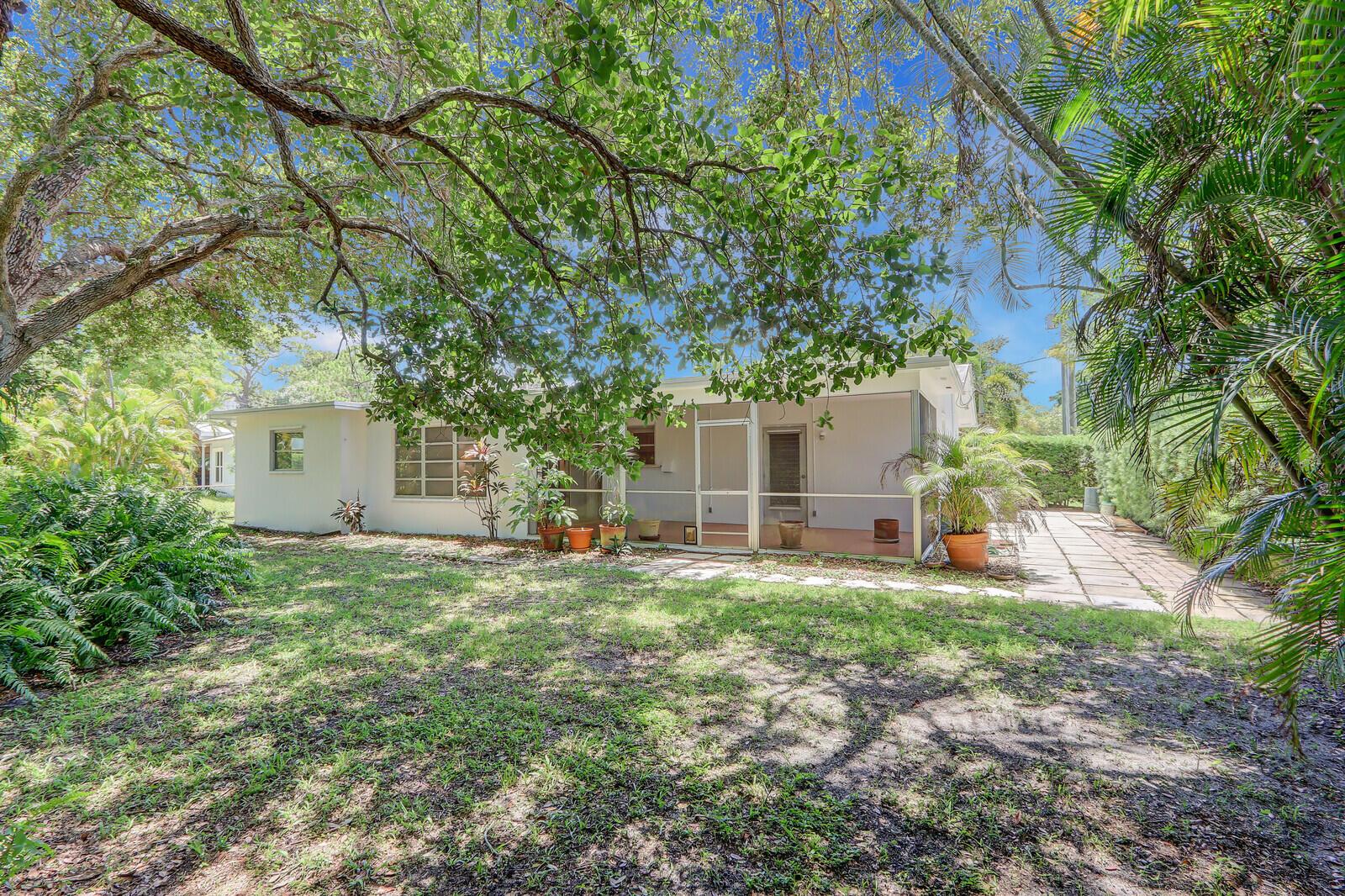 421 SE Edgewood Drive
