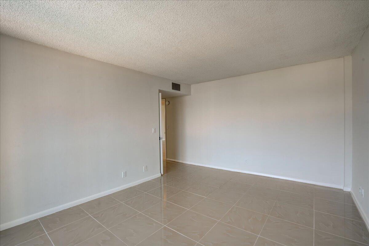 2425 Presidential Way 504