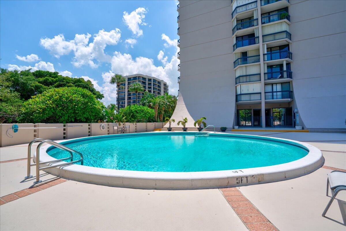 2425 Presidential Way 504