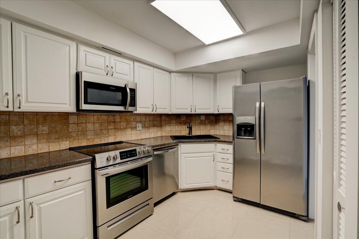 2425 Presidential Way 504