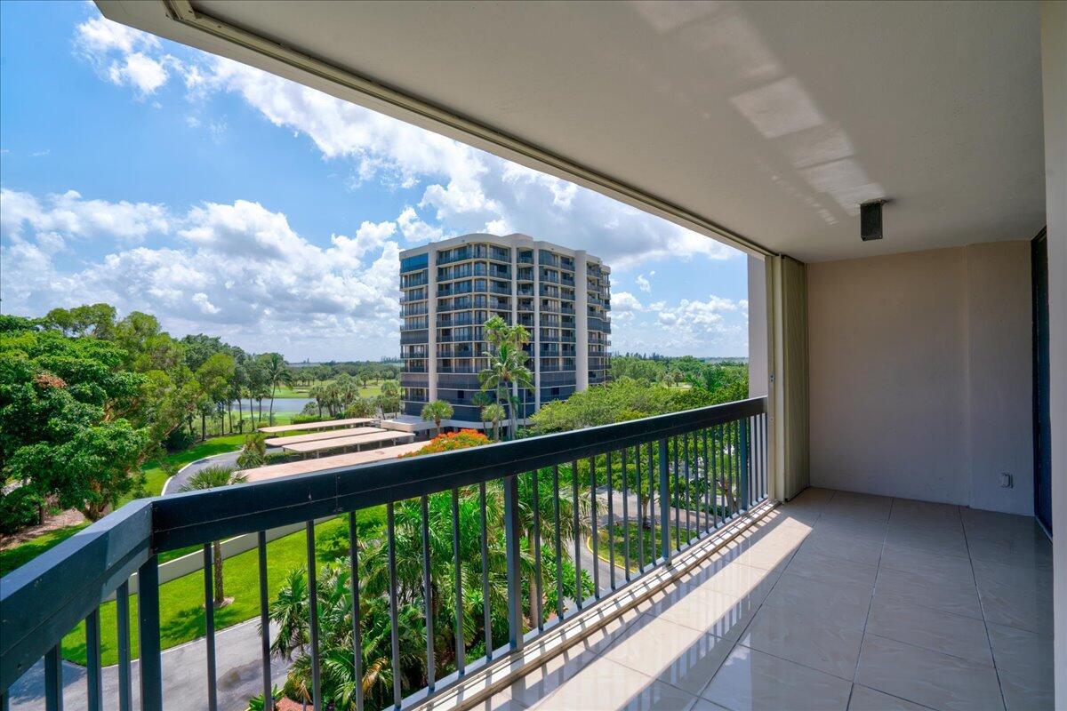 2425 Presidential Way 504