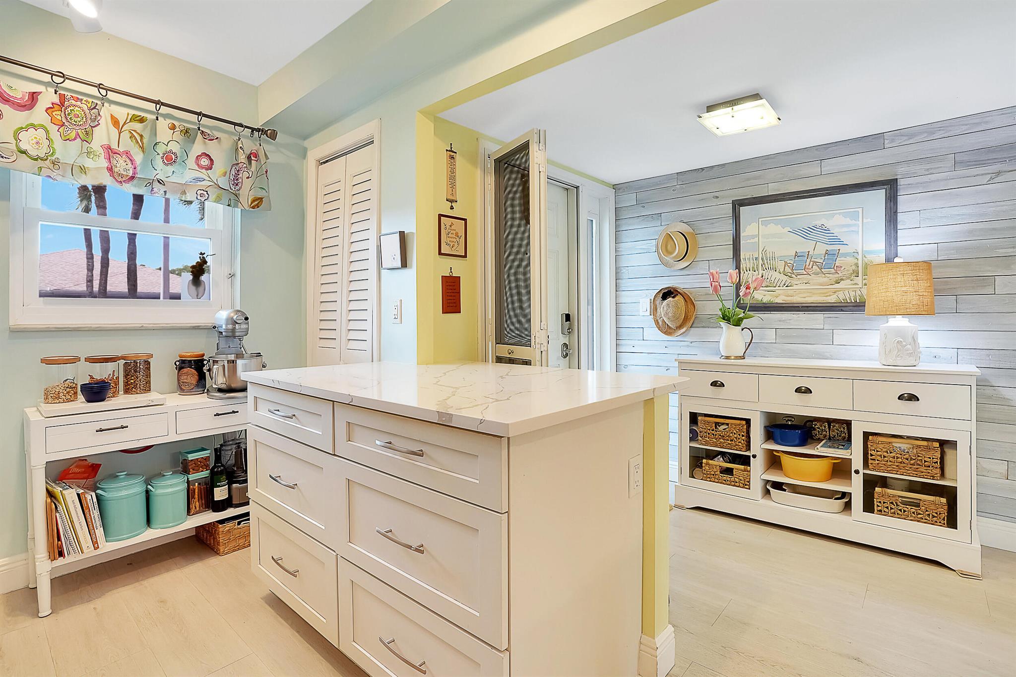 1537 E Hillsboro Boulevard 144