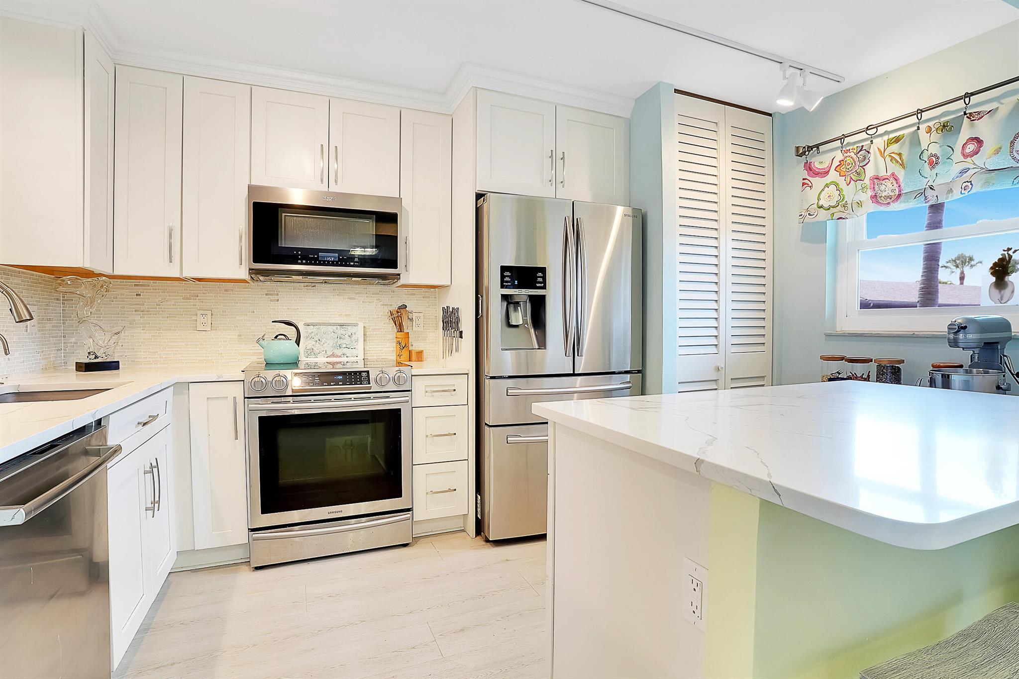 1537 E Hillsboro Boulevard 144