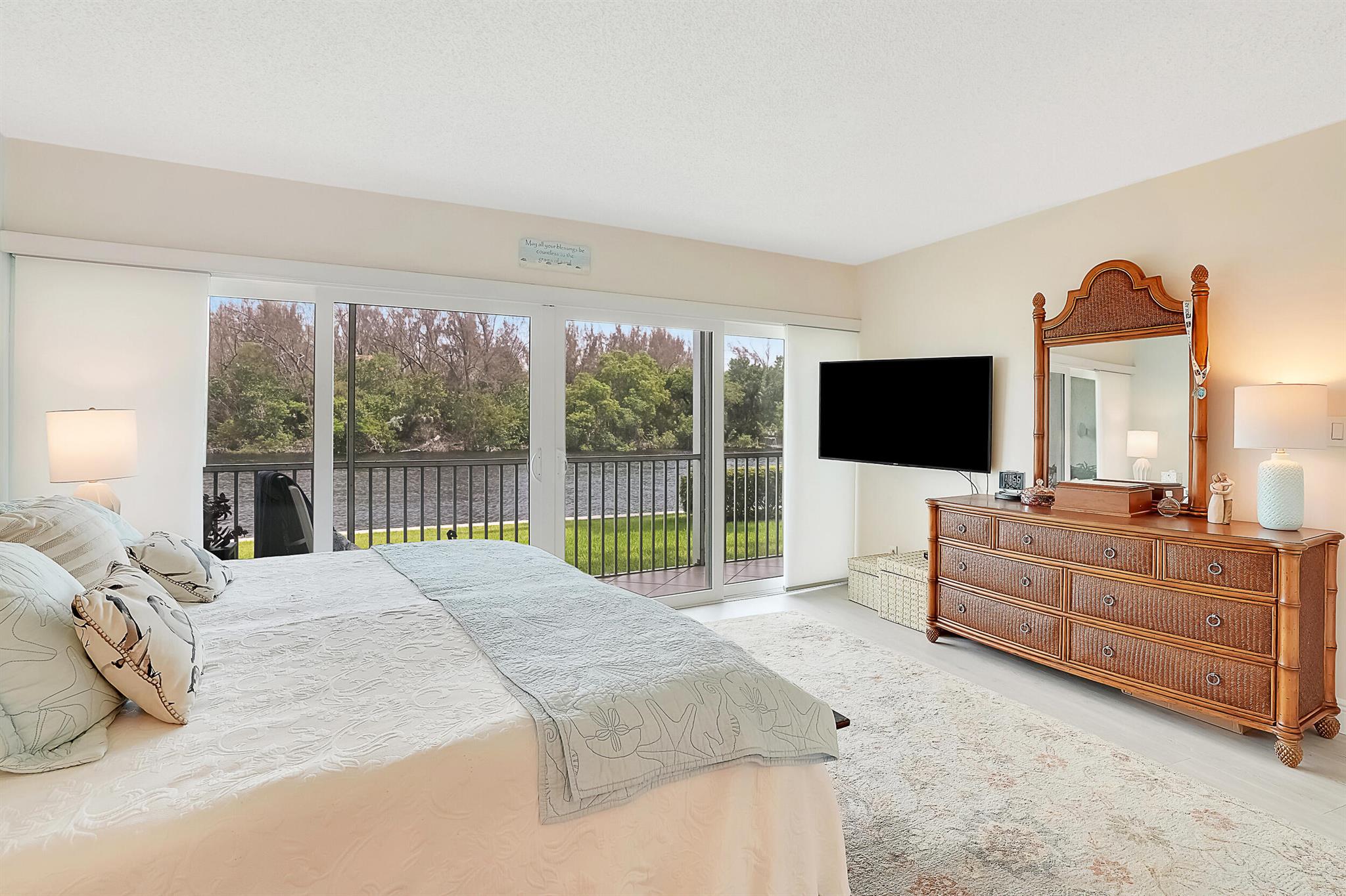 1537 E Hillsboro Boulevard 144